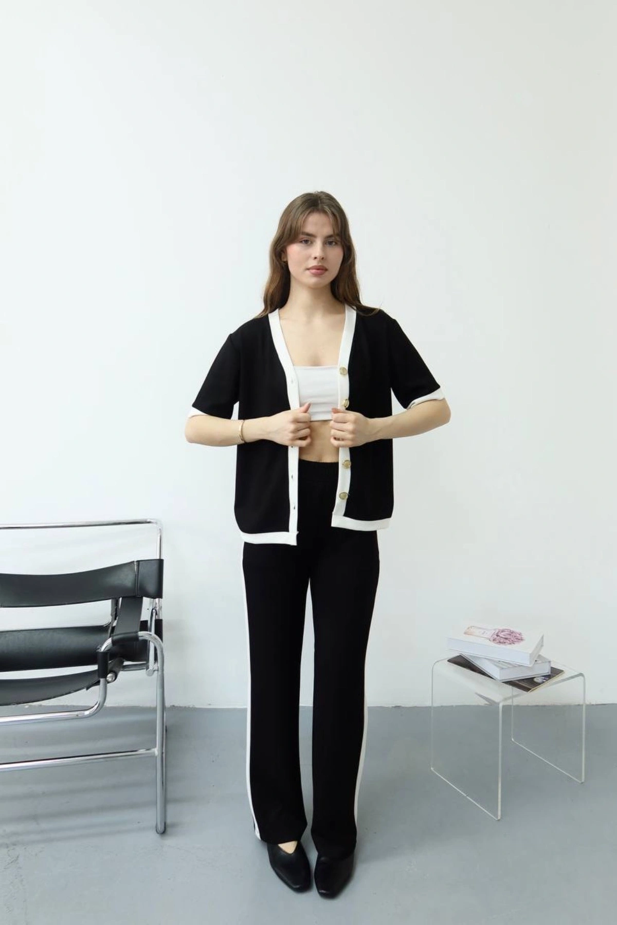 Kadın Siyah Şerit Detaylı Rahat Kesim Geniş Paça Pantolon Bluz İkili Takım