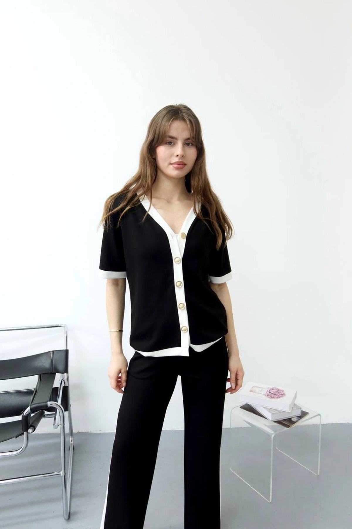 Kadın Siyah Şerit Detaylı Rahat Kesim Geniş Paça Pantolon Bluz İkili Takım