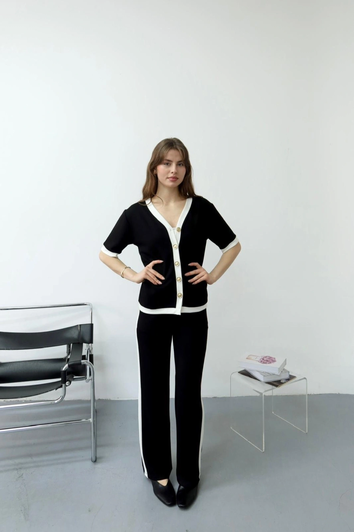 Kadın Siyah Şerit Detaylı Rahat Kesim Geniş Paça Pantolon Bluz İkili Takım