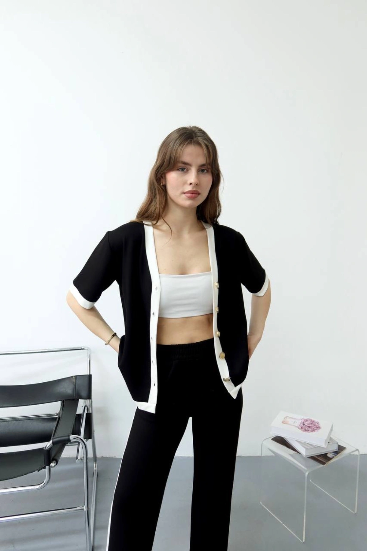 Kadın Siyah Şerit Detaylı Rahat Kesim Geniş Paça Pantolon Bluz İkili Takım