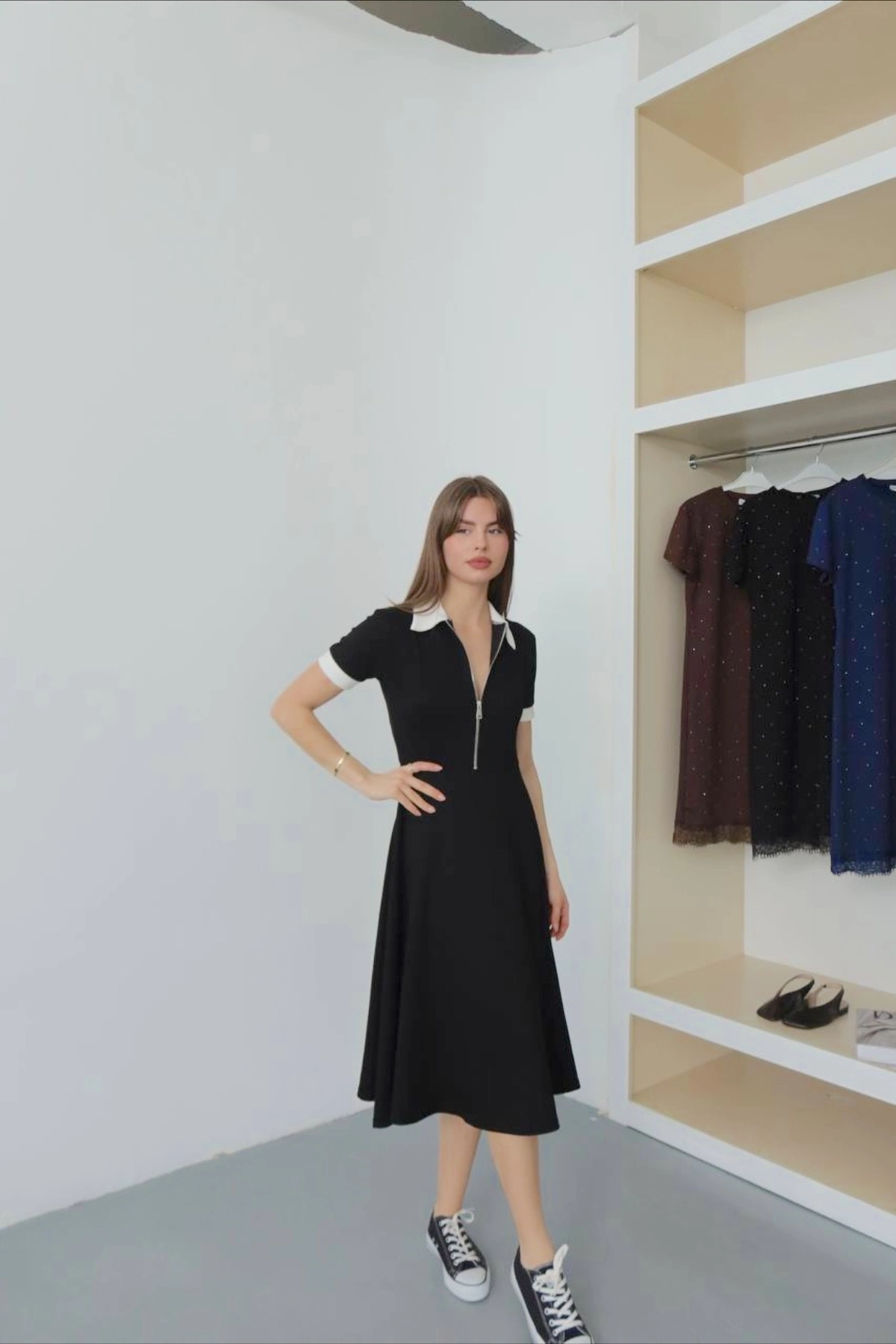 Kadın Siyah Polo Yaka Fermuar Detaylı Kısa Kollu Midi Boy Şık Elbise