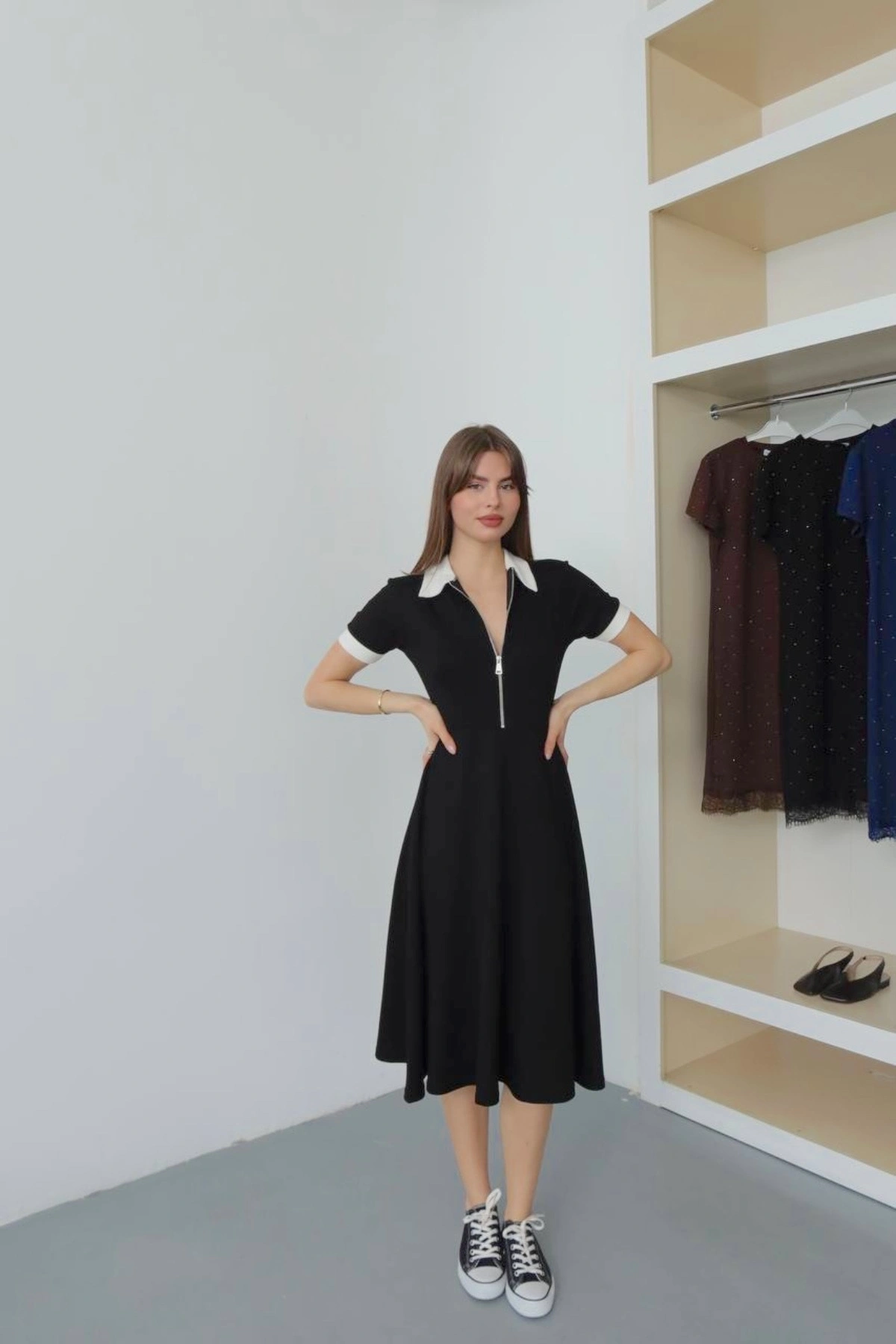 Kadın Siyah Polo Yaka Fermuar Detaylı Kısa Kollu Midi Boy Şık Elbise