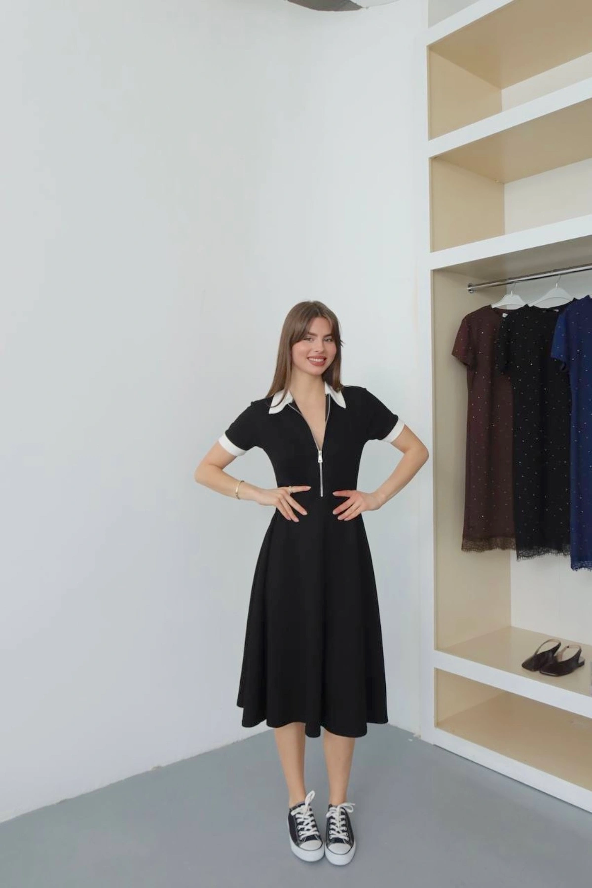 Kadın Siyah Polo Yaka Fermuar Detaylı Kısa Kollu Midi Boy Şık Elbise