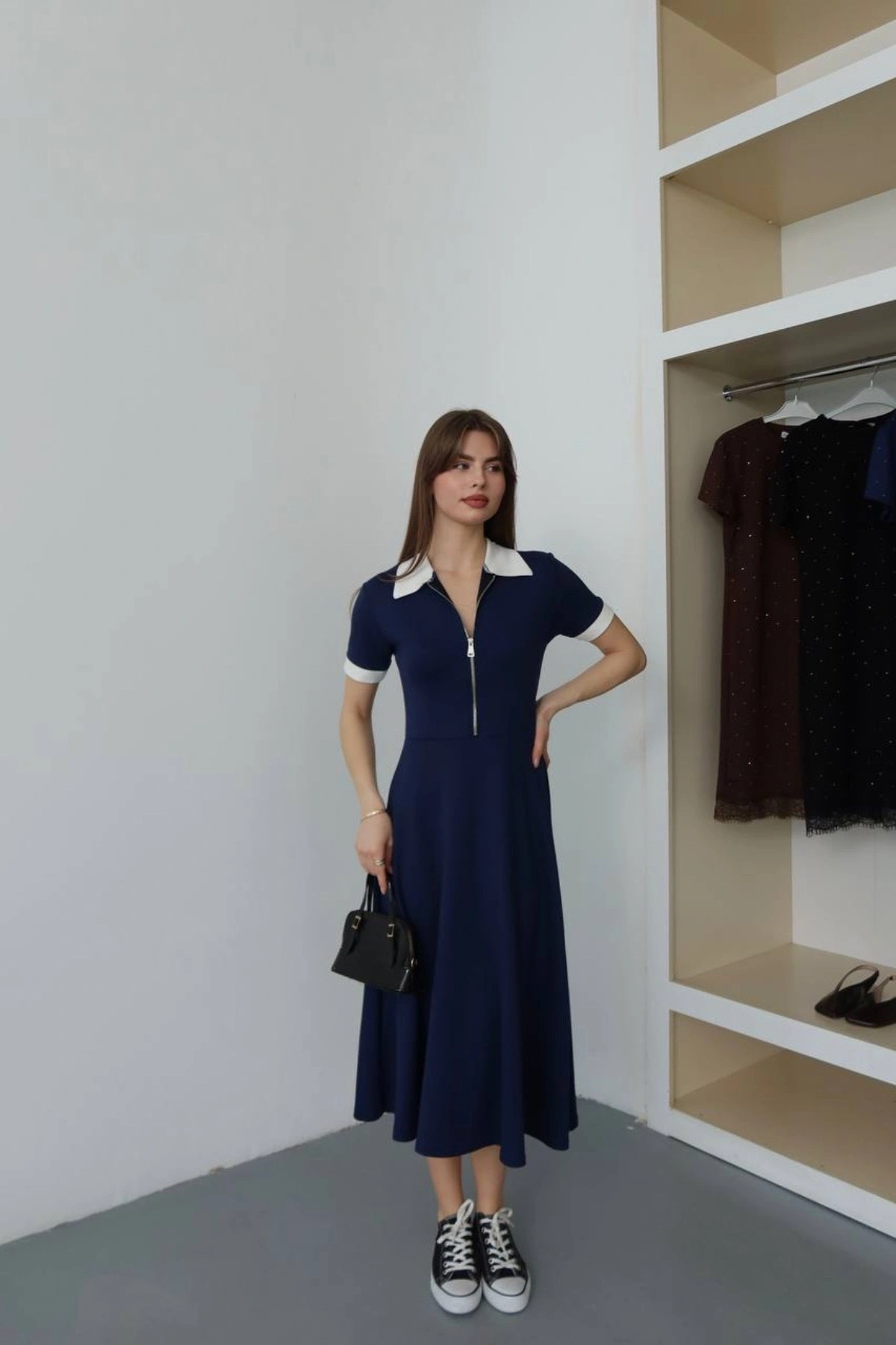 Kadın Lacivert Polo Yaka Fermuar Detaylı Kısa Kollu Midi Boy Şık Elbise