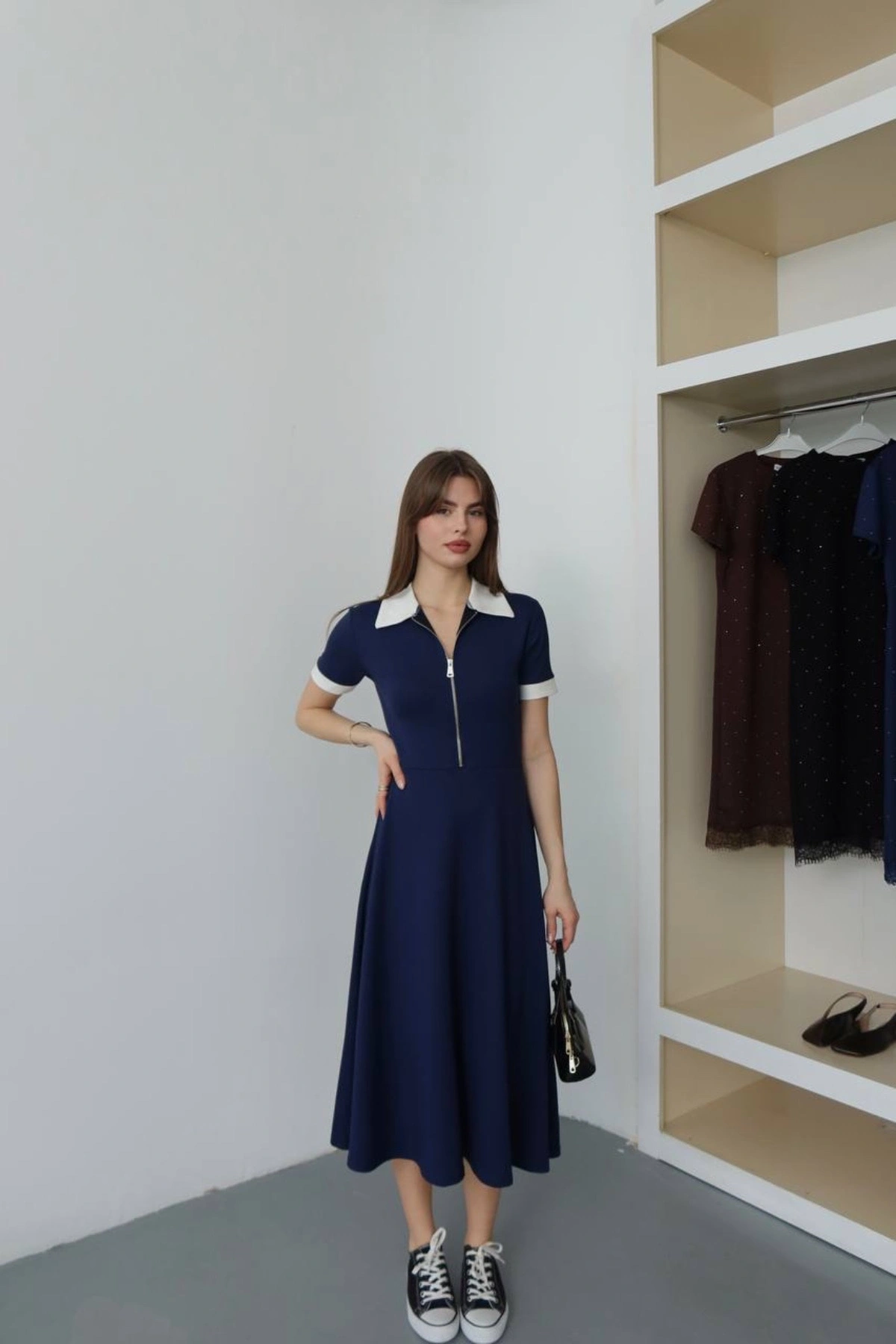 Kadın Lacivert Polo Yaka Fermuar Detaylı Kısa Kollu Midi Boy Şık Elbise