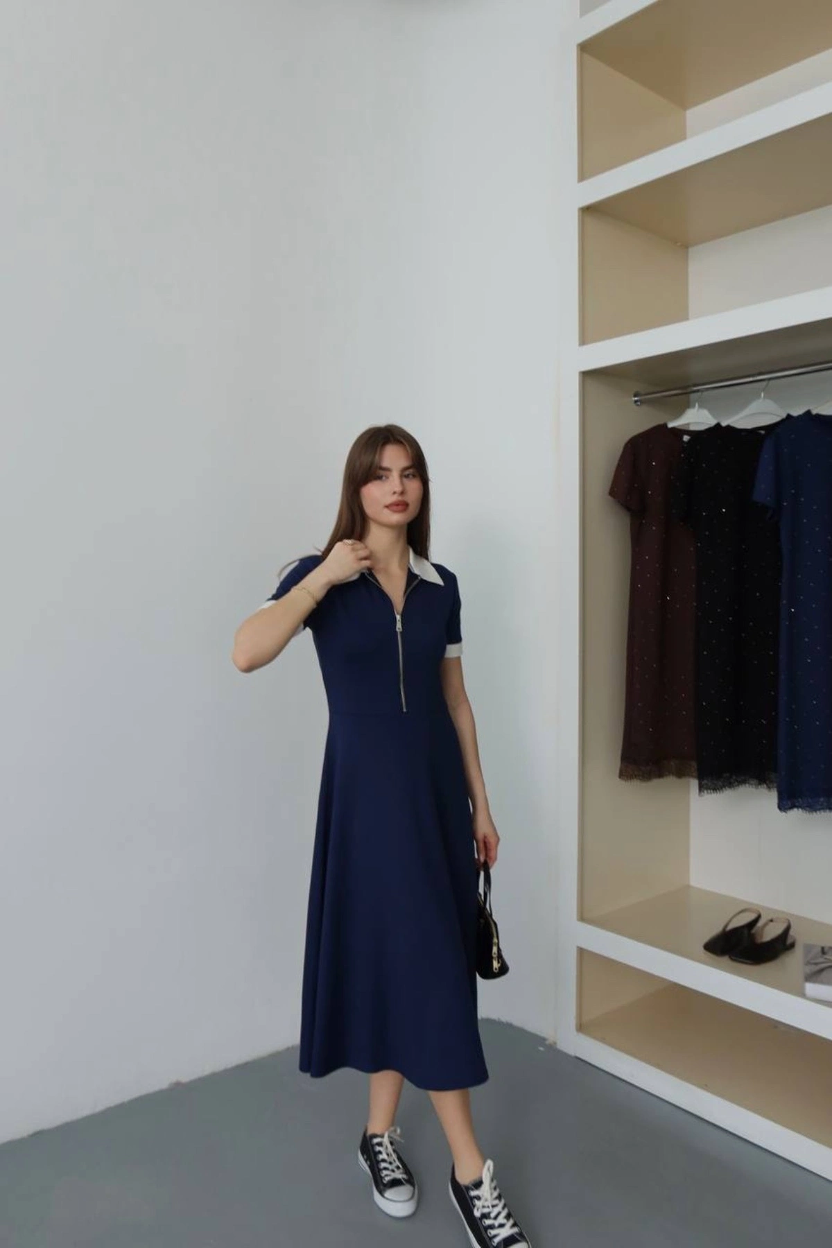 Kadın Lacivert Polo Yaka Fermuar Detaylı Kısa Kollu Midi Boy Şık Elbise