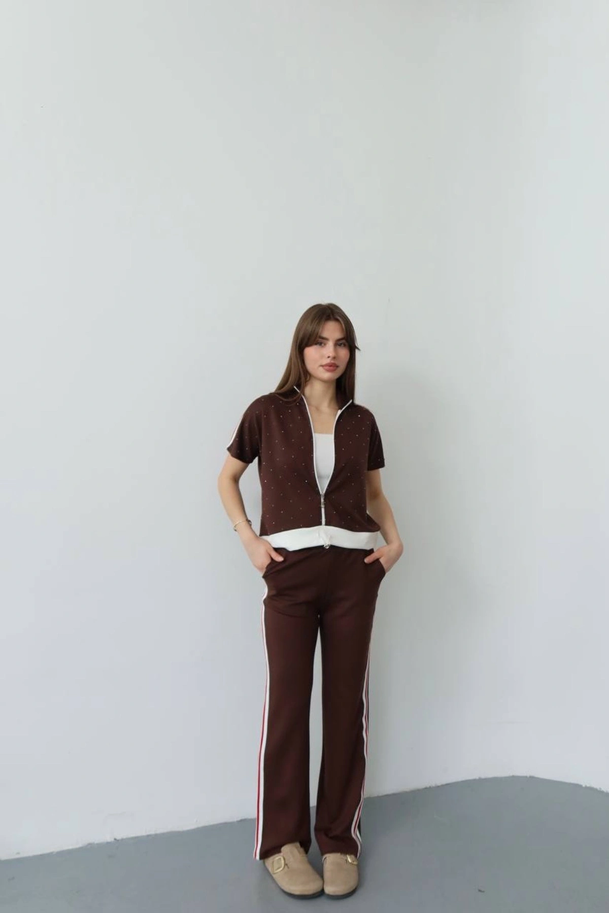 Kadın Acı Kahverengi Şık Taş ve Şerit Detaylı Pantolon Fermuarlı Bluz Alt Üst İkili Yumuşacık Takım