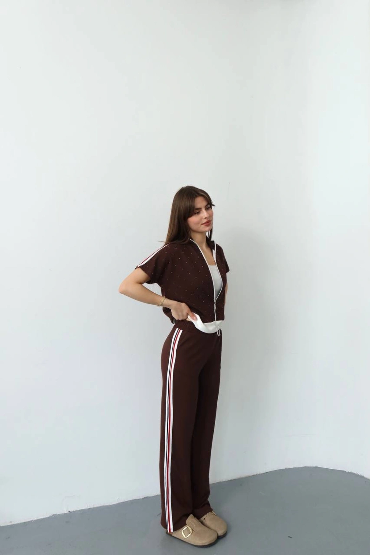 Kadın Acı Kahverengi Şık Taş ve Şerit Detaylı Pantolon Fermuarlı Bluz Alt Üst İkili Yumuşacık Takım