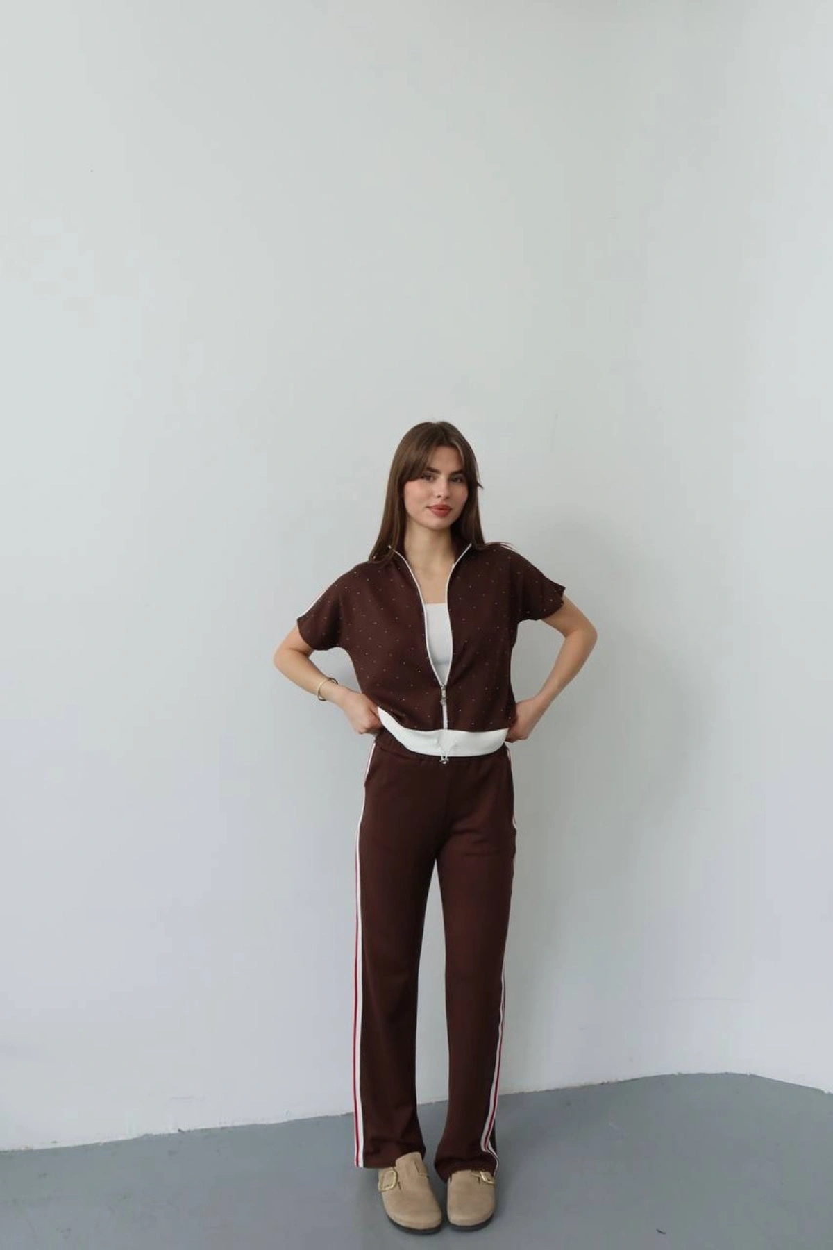 Kadın Acı Kahverengi Şık Taş ve Şerit Detaylı Pantolon Fermuarlı Bluz Alt Üst İkili Yumuşacık Takım