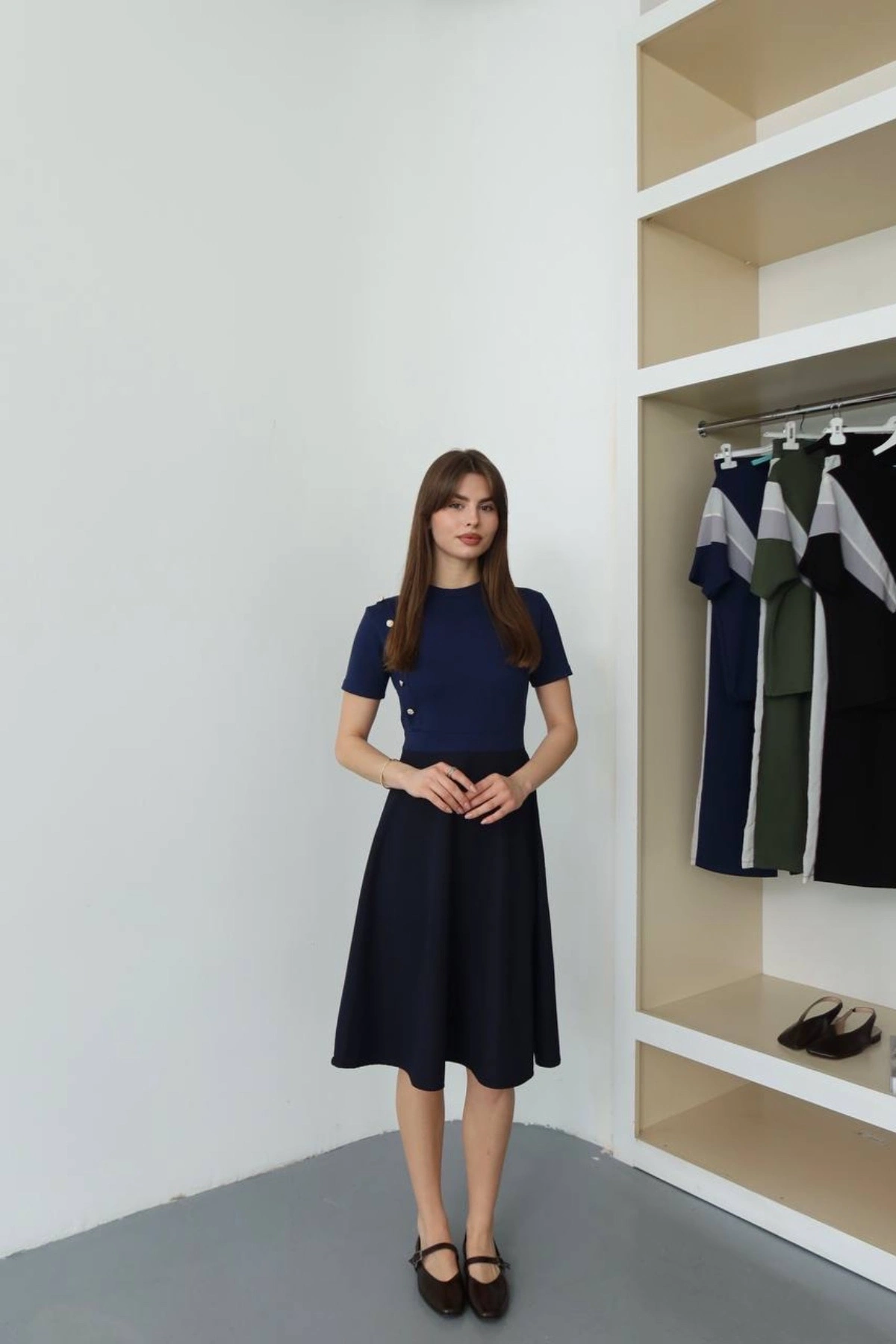 Kadın Lacivert Yan Düğme Detaylı Bisiklet Yaka Kısa Kollu Midi Boy Zarif Çan Etekli Elbise