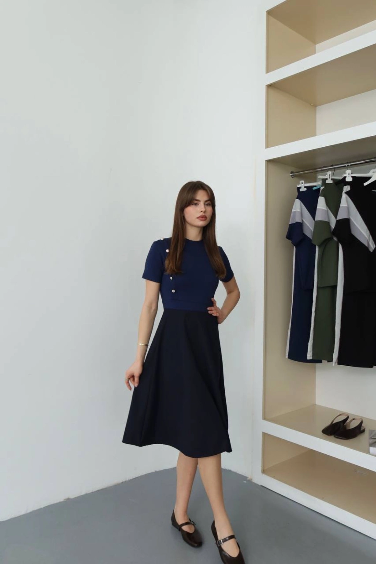 Kadın Lacivert Yan Düğme Detaylı Bisiklet Yaka Kısa Kollu Midi Boy Zarif Çan Etekli Elbise