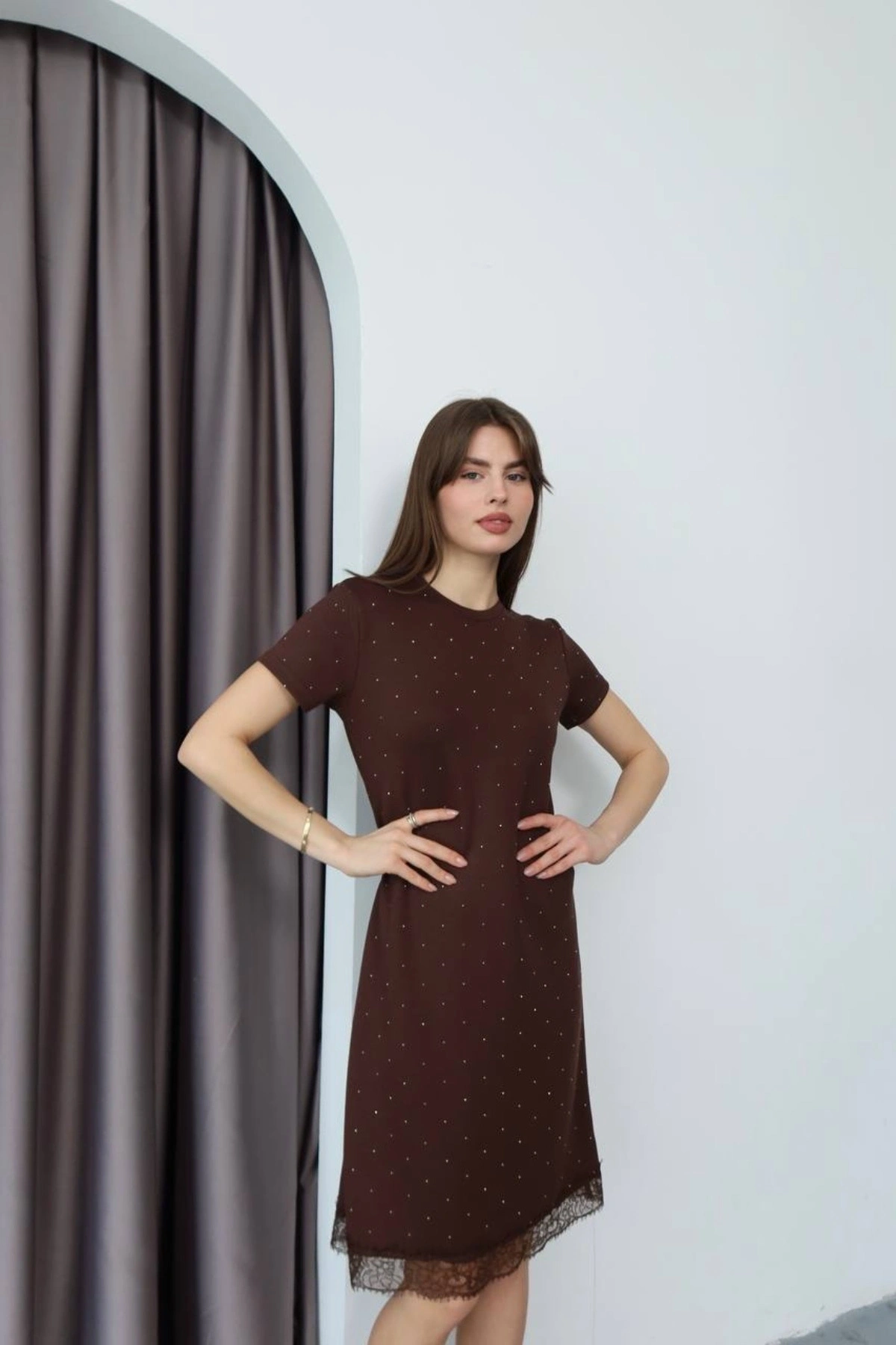 Kadın Kahverengi Taş Ve Dantel Detaylı Kısa Kol Bisiklet Yaka Midi Boy Elbise