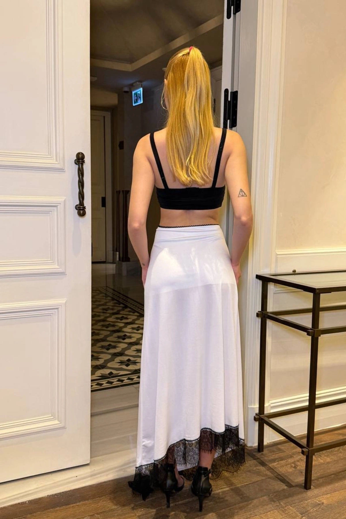 Kadın BEYAZ Dantel Detaylı Yırtmaçlı Yüksek Bel Uzun Etek