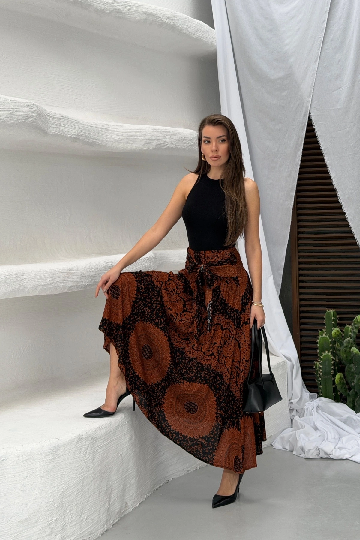 Kadın Kahverengi Yüksek Bel Bağlama Detaylı Şık Etnik Desenli Asimetrik Kesim Midi Etek