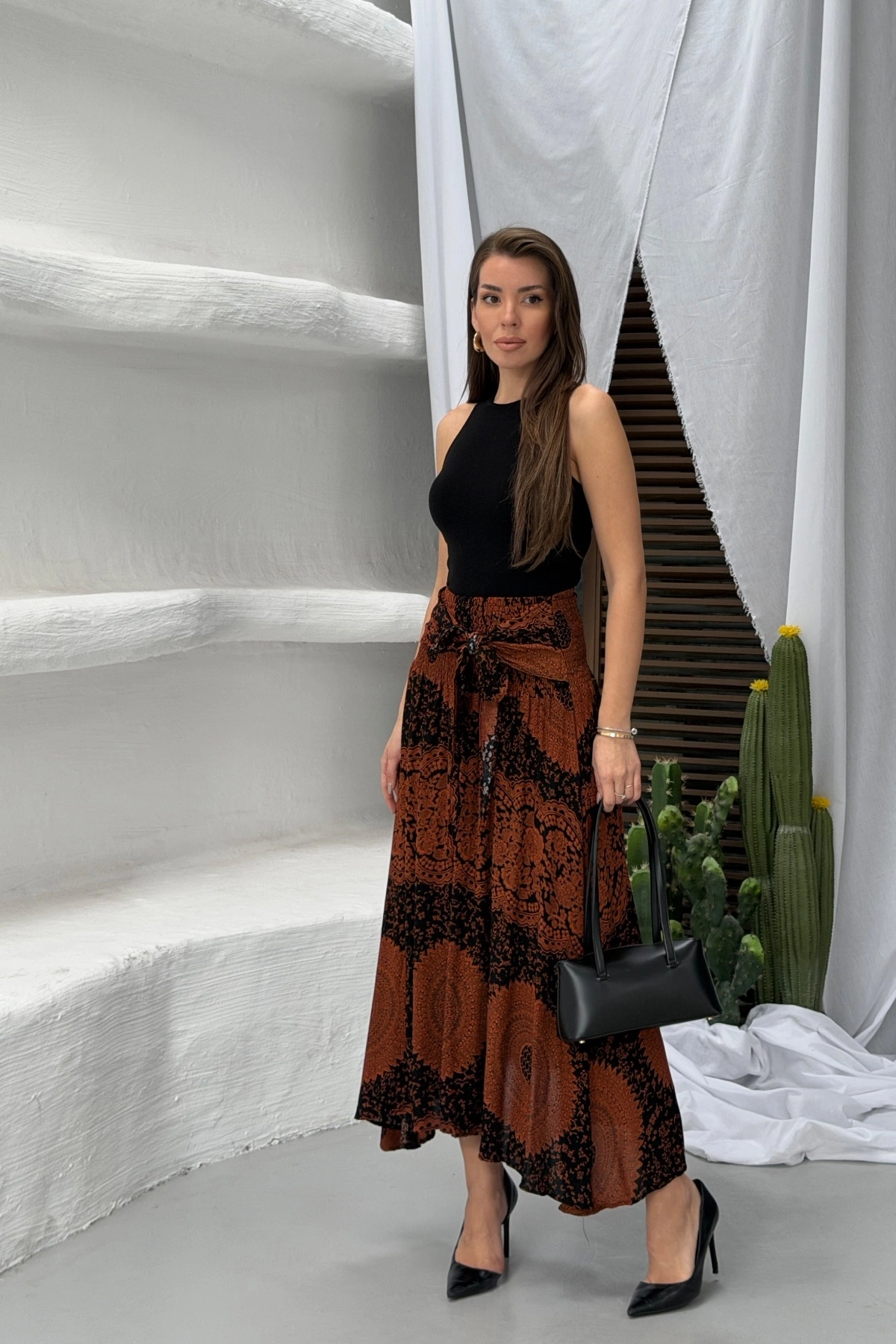 Kadın Kahverengi Yüksek Bel Bağlama Detaylı Şık Etnik Desenli Asimetrik Kesim Midi Etek