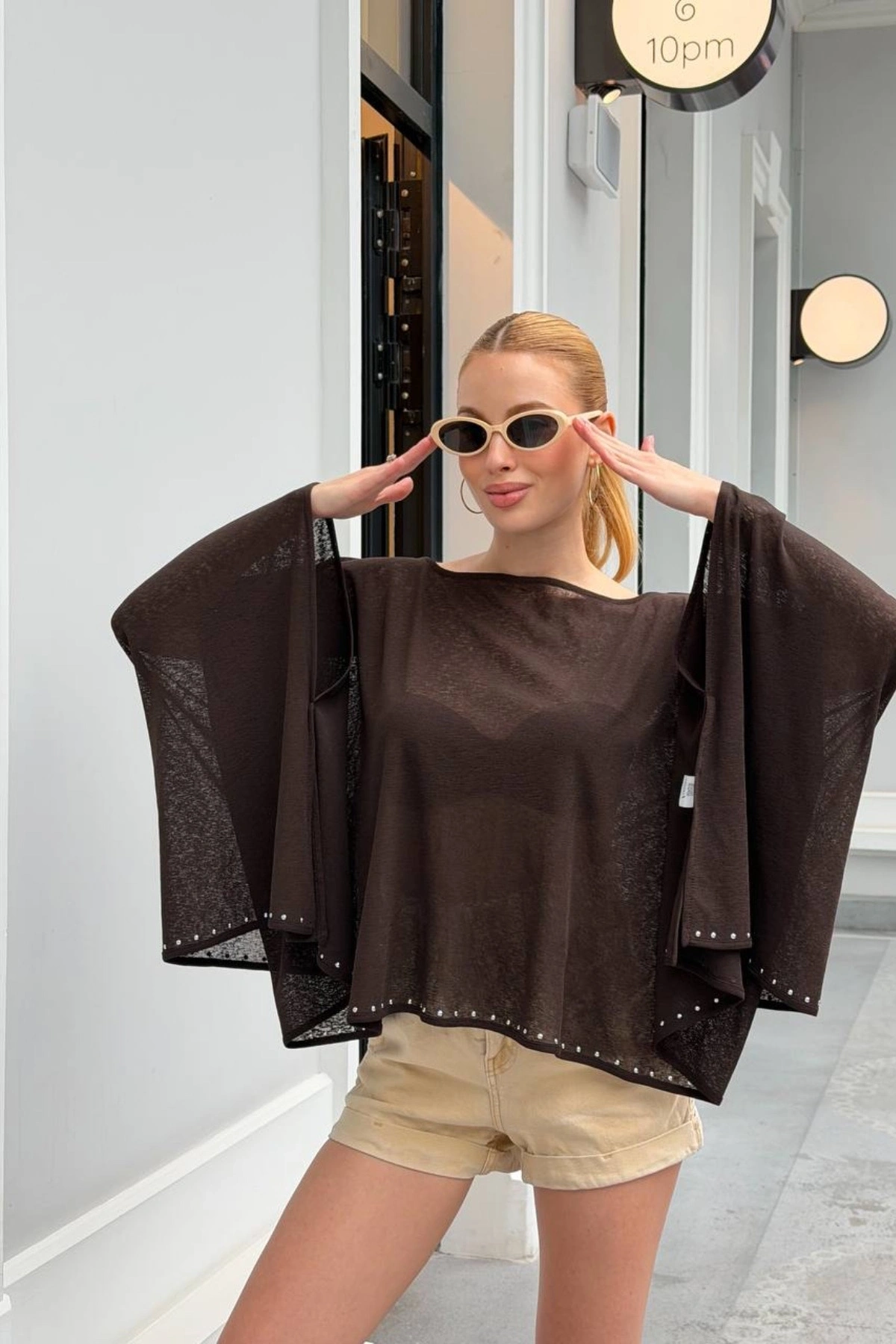 Kadın Kahverengi Taş Detaylı Transparan Madonna Yaka Asimetrik Panço Bluz