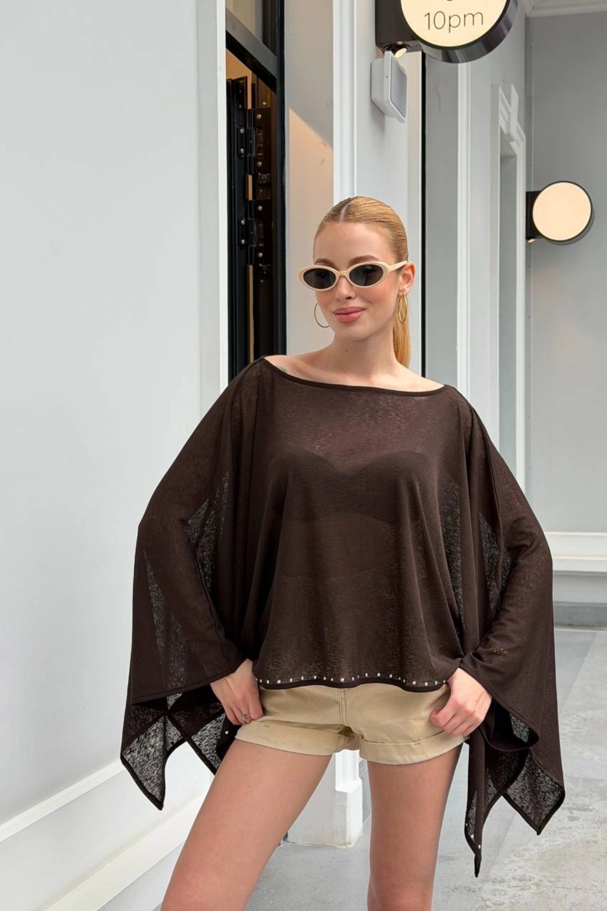 Kadın Kahverengi Taş Detaylı Transparan Madonna Yaka Asimetrik Panço Bluz
