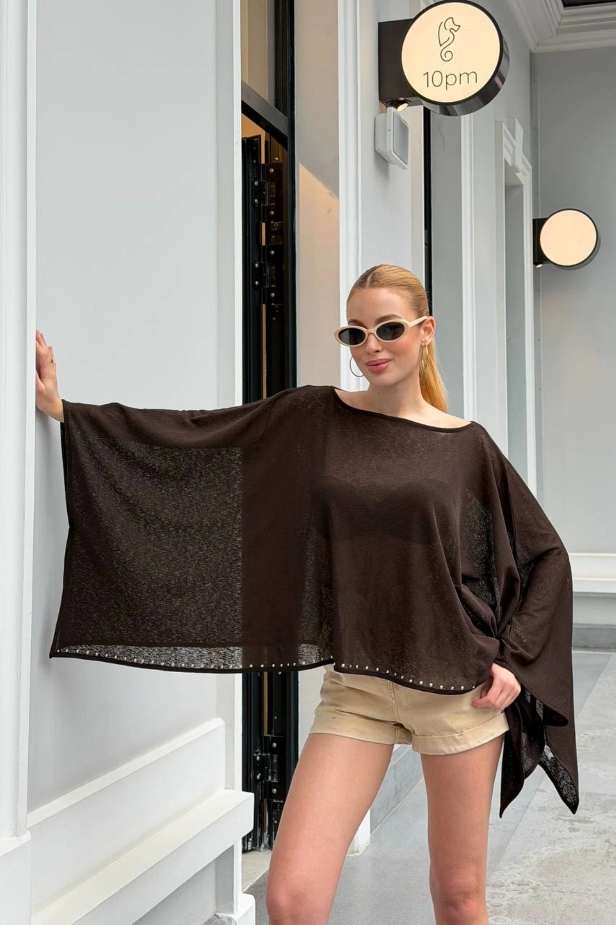 Kadın Kahverengi Taş Detaylı Transparan Madonna Yaka Asimetrik Panço Bluz