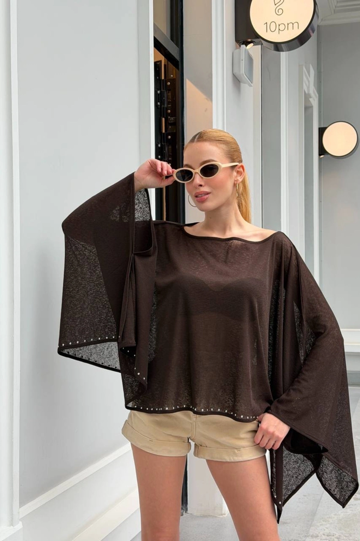 Kadın Kahverengi Taş Detaylı Transparan Madonna Yaka Asimetrik Panço Bluz