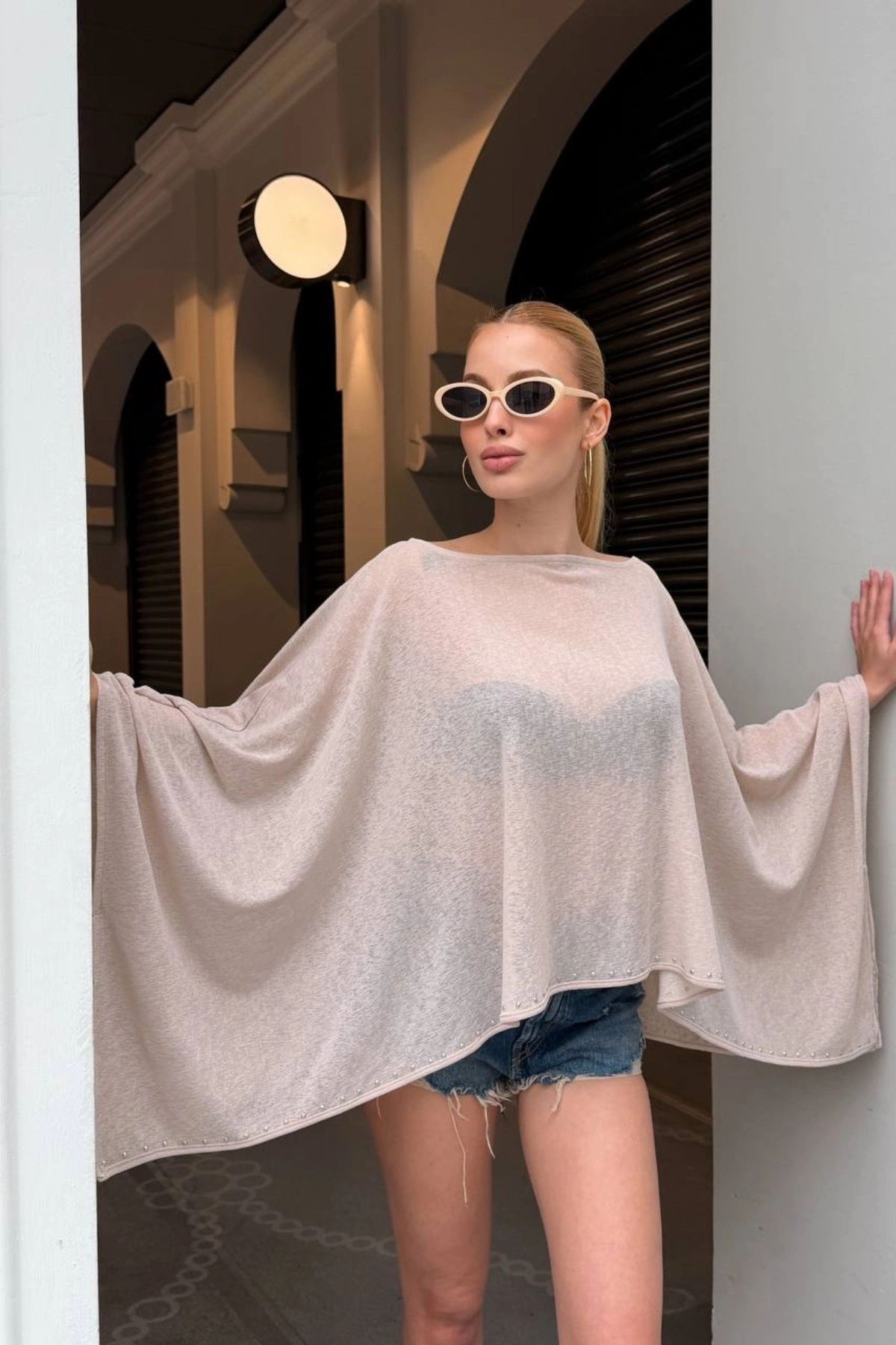 Kadın Bej Taş Detaylı Transparan Madonna Yaka Asimetrik Panço Bluz