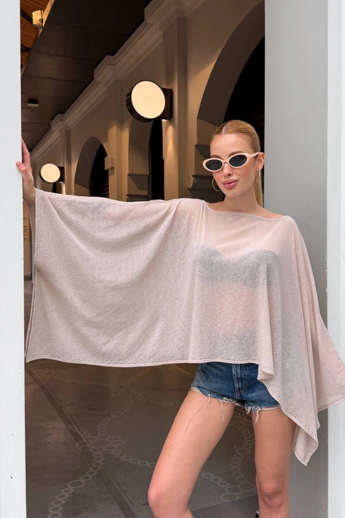 Kadın Bej Taş Detaylı Transparan Madonna Yaka Asimetrik Panço Bluz