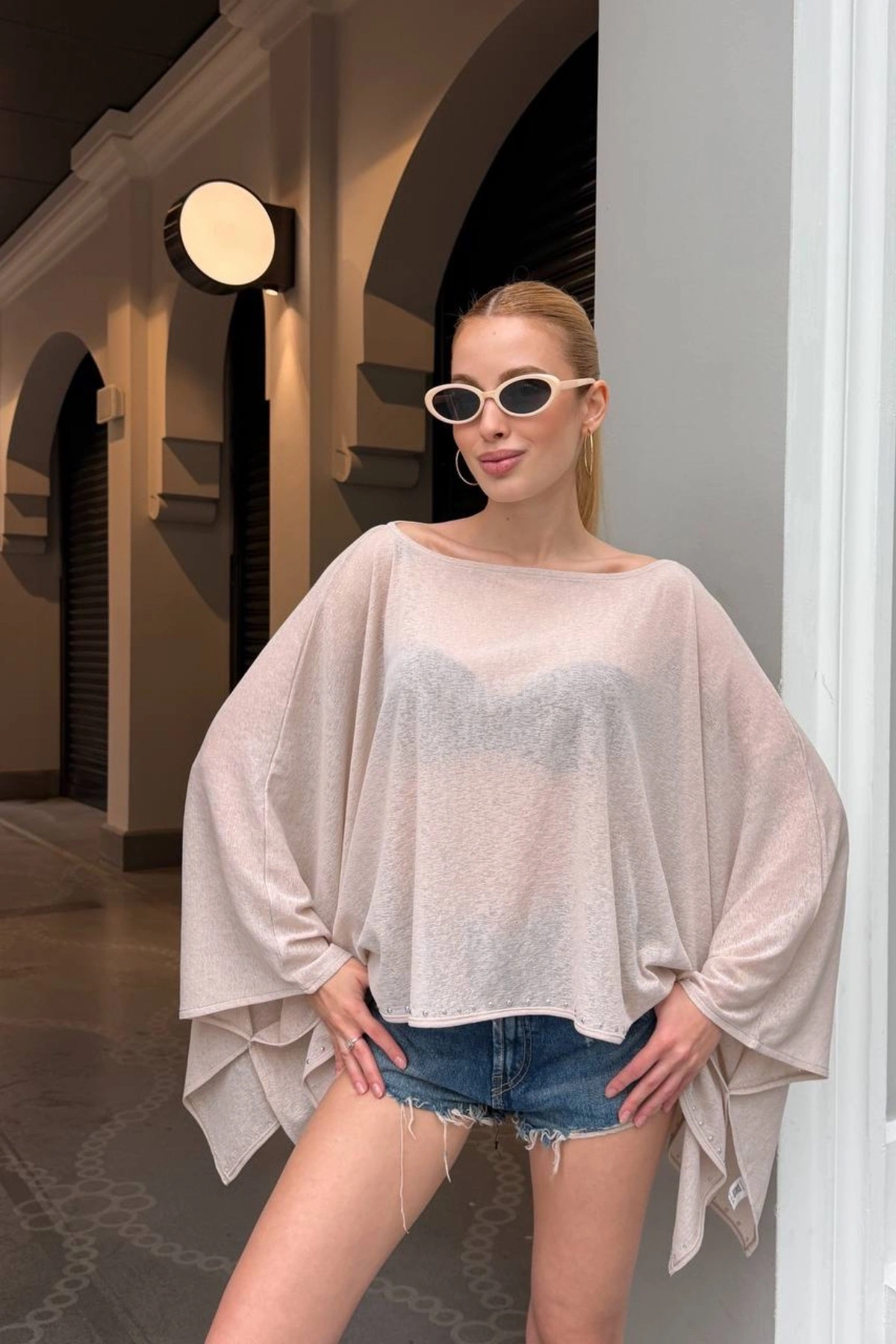 Kadın Bej Taş Detaylı Transparan Madonna Yaka Asimetrik Panço Bluz