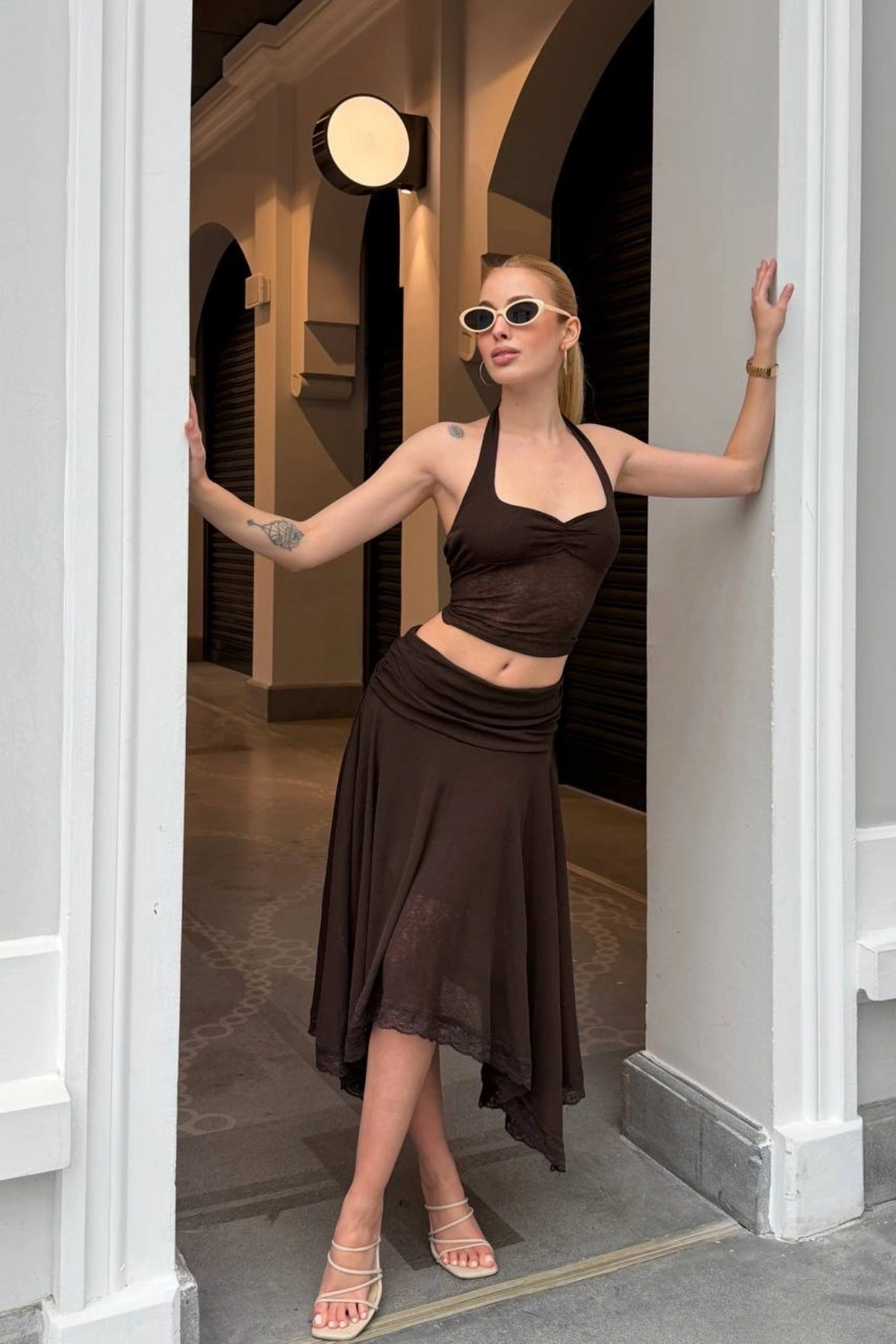 Kadın Kahverengi Halter Yaka Crop Bluz Astarlı Etek İkili Takım