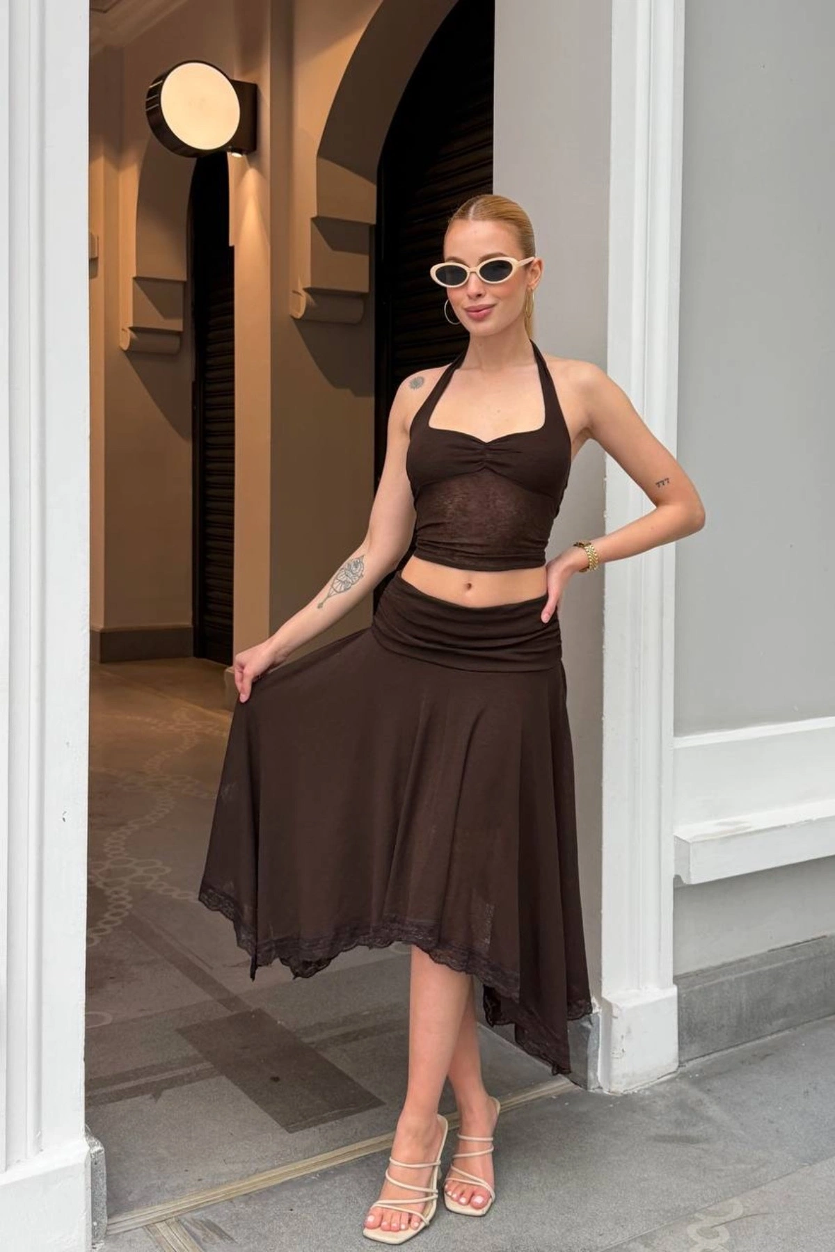 Kadın Kahverengi Halter Yaka Crop Bluz Astarlı Etek İkili Takım