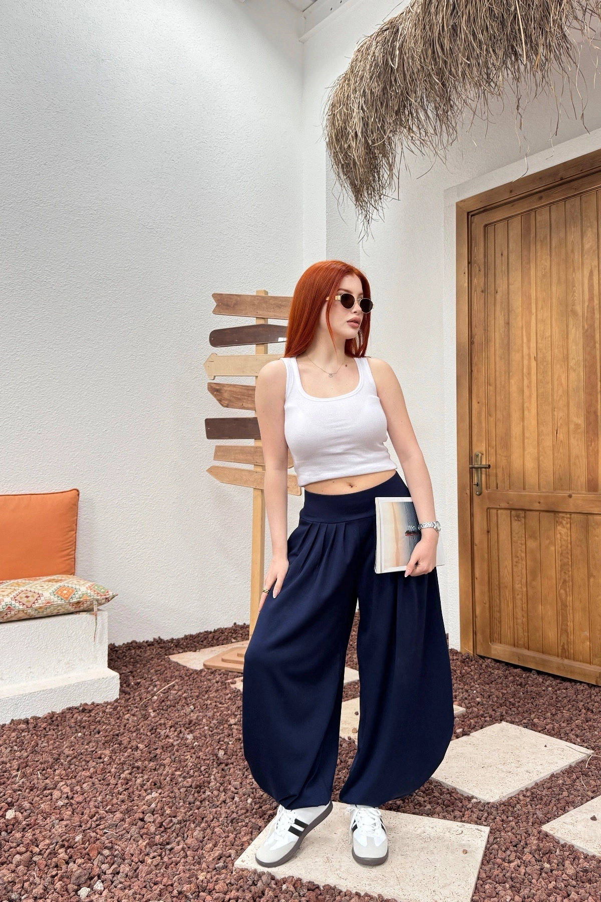 Kadın Lacivert Beli Lastikli Rahat Kesim Geniş Paça Tiril Şalvar Pantolon