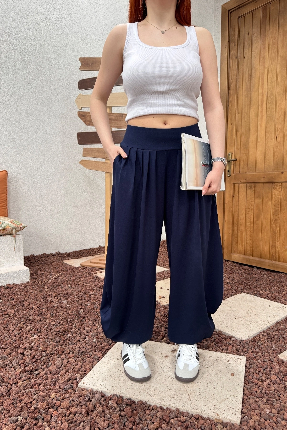 Kadın Lacivert Beli Lastikli Rahat Kesim Geniş Paça Tiril Şalvar Pantolon