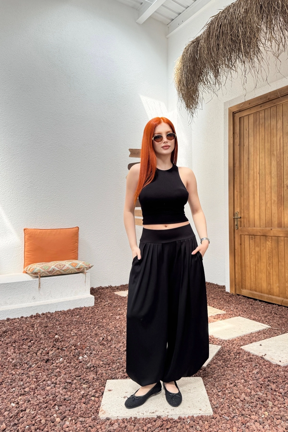 Kadın Siyah Beli Lastikli Rahat Kesim Geniş Paça Tiril Şalvar Pantolon