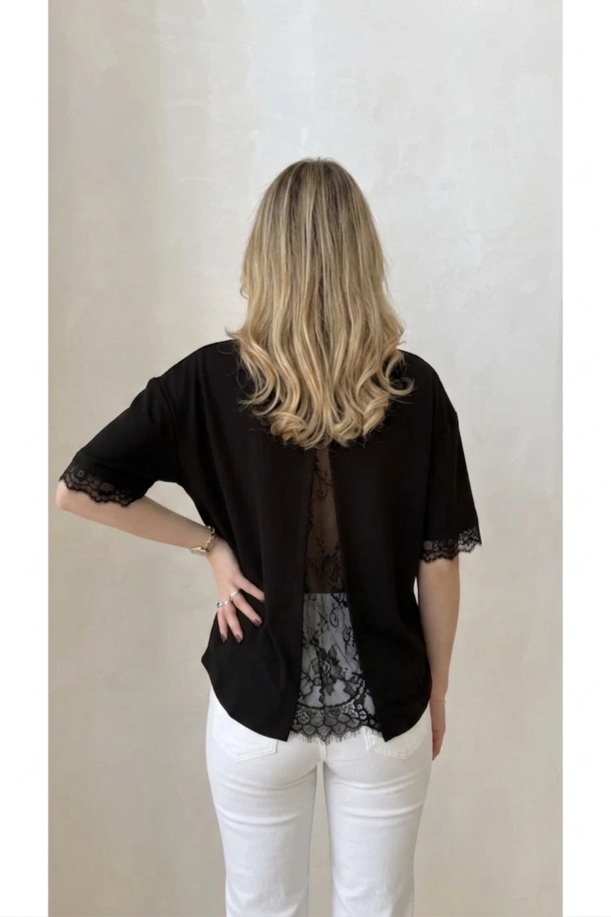 Kadın Siyah Sırt ve Kol Dantel Detaylı Kısa Kol Premium T-shirt Tişört