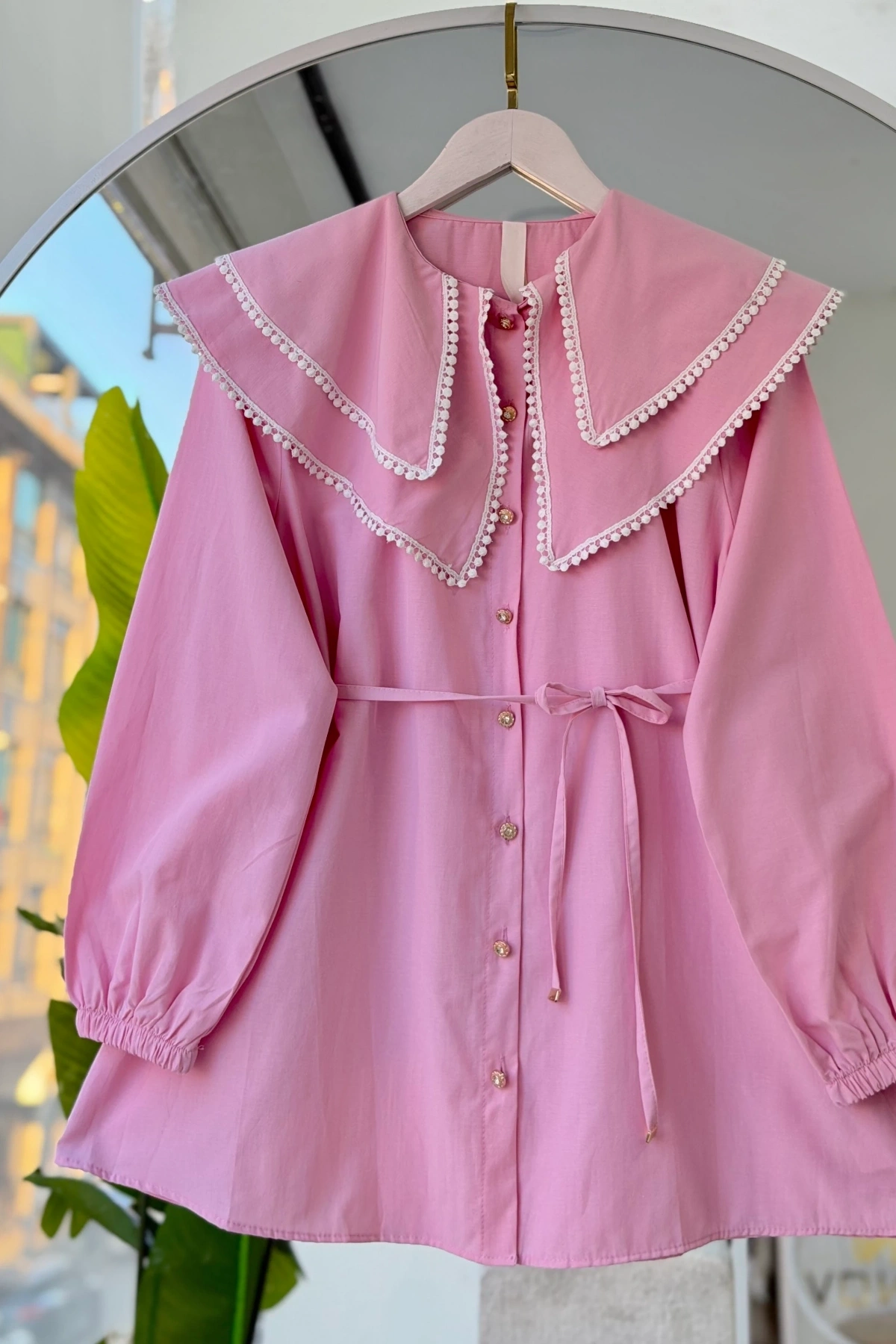 Kadın Pembe Katkat Yaka Güpürlü Belden Bağlamalı Romantik Kesim Gömlek