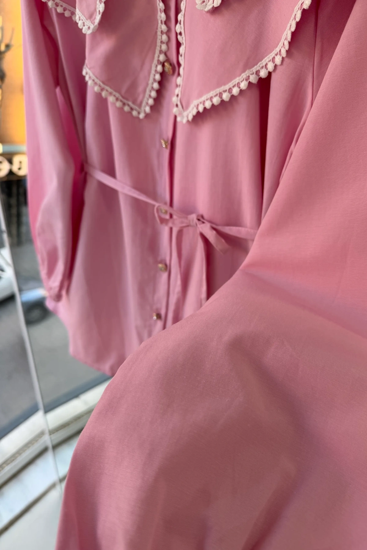 Kadın Pembe Katkat Yaka Güpürlü Belden Bağlamalı Romantik Kesim Gömlek