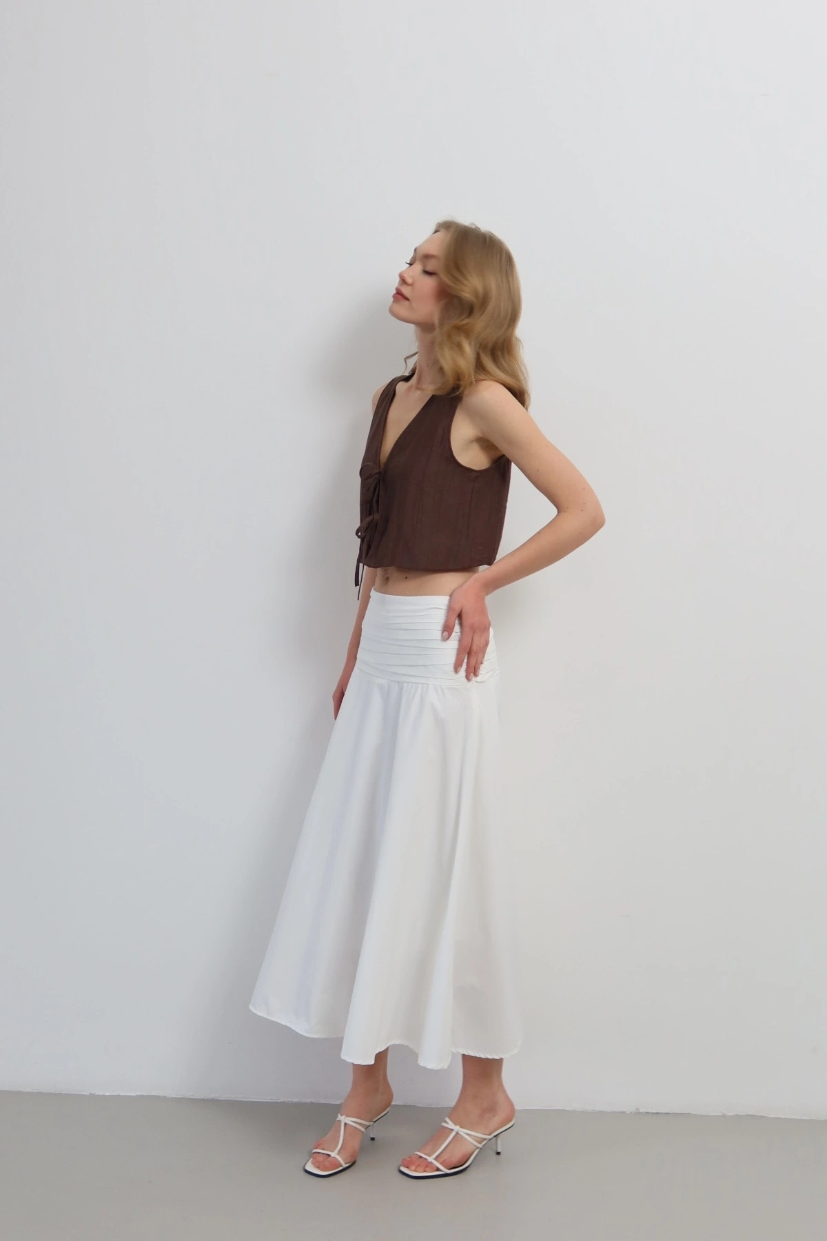 Kadın Beyaz Büzgü Detaylı Yüksek Bel Midi Boy Yazlık Etek