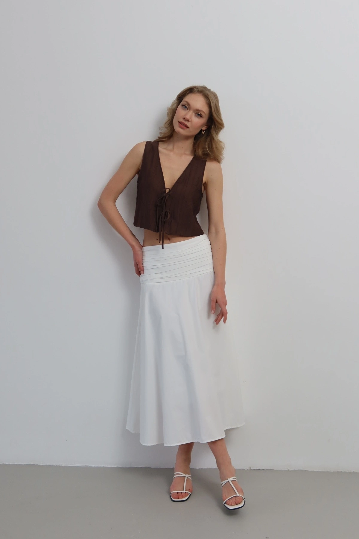 Kadın Beyaz Büzgü Detaylı Yüksek Bel Midi Boy Yazlık Etek