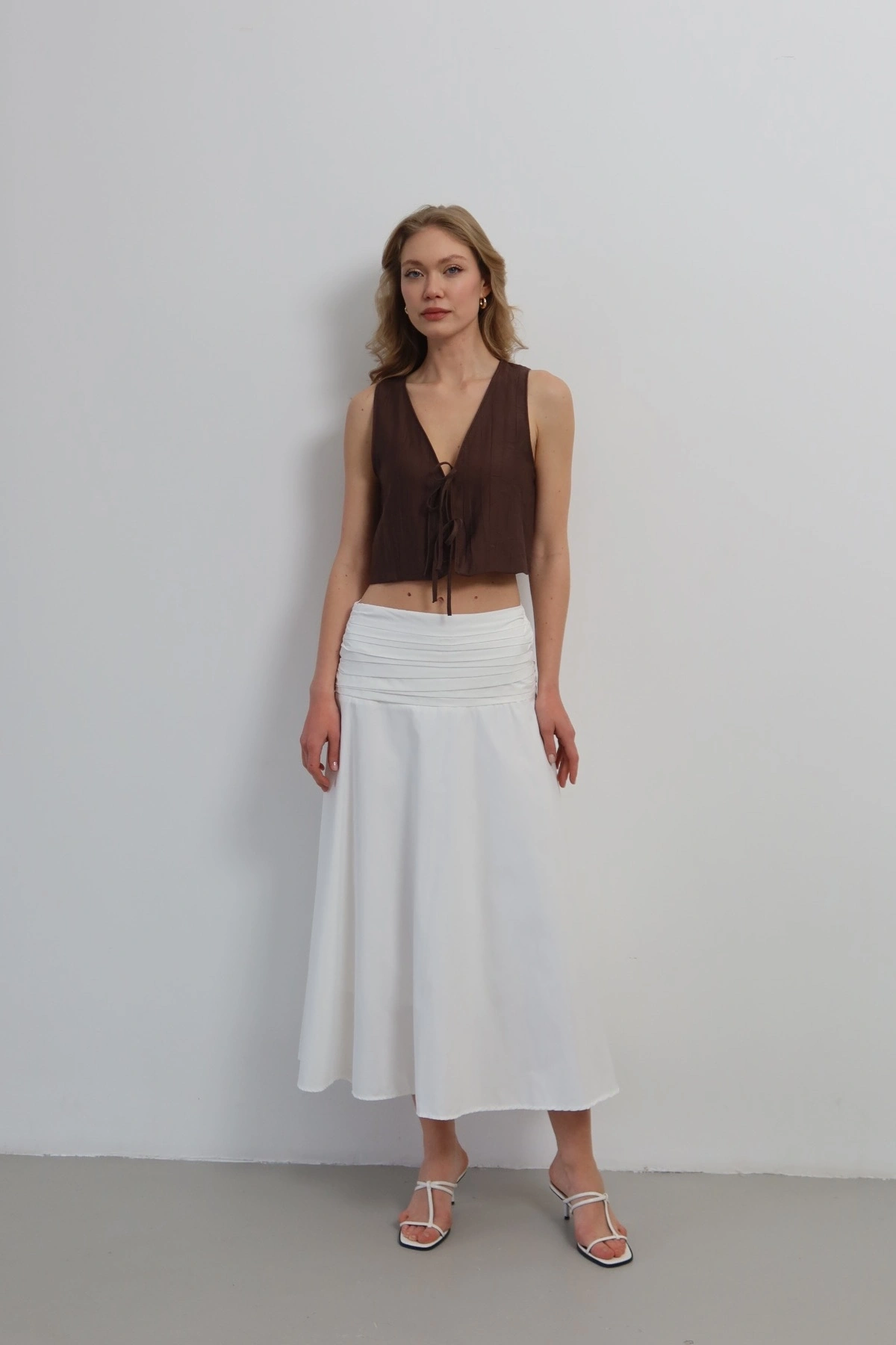 Kadın Beyaz Büzgü Detaylı Yüksek Bel Midi Boy Yazlık Etek