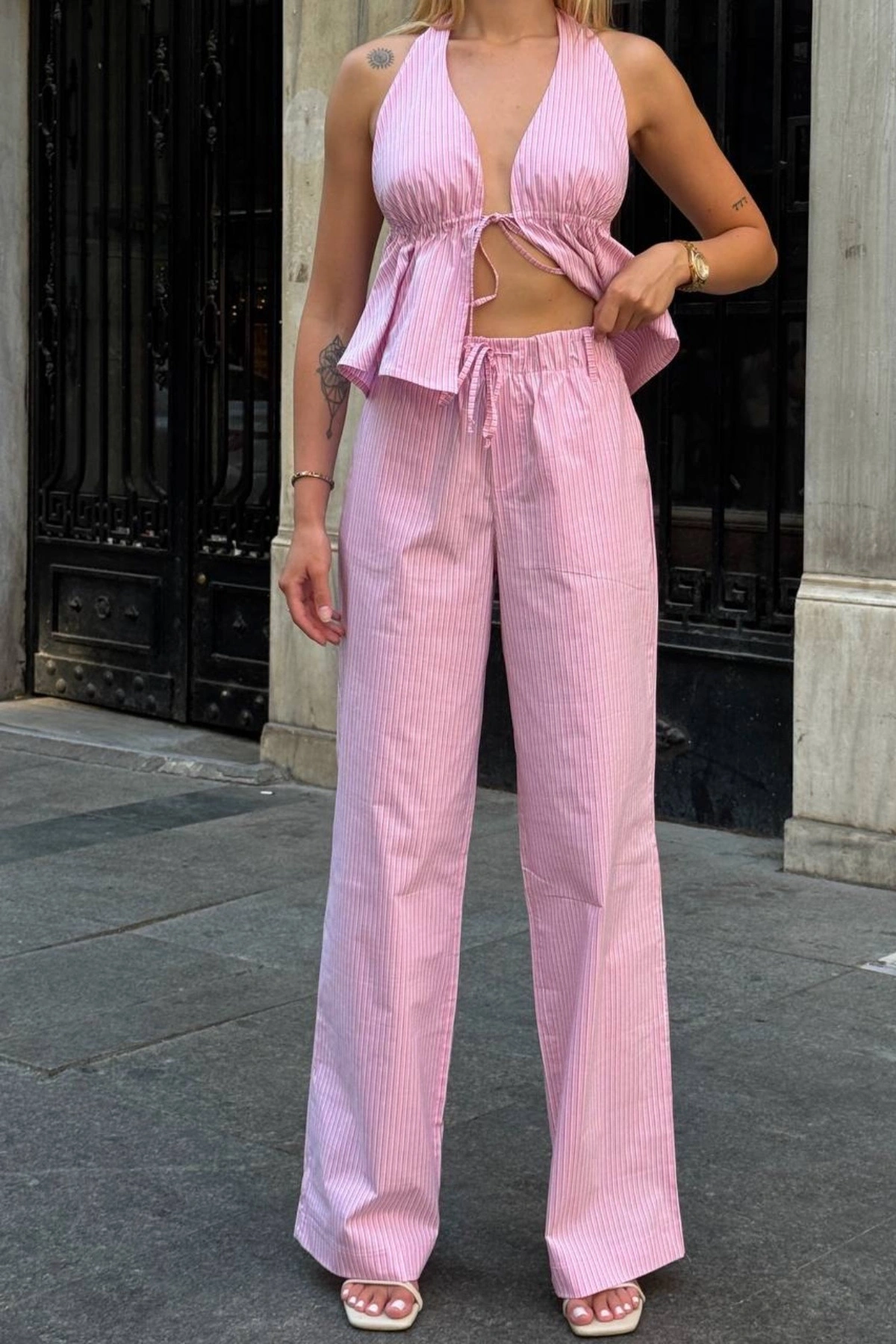 Kadın Pembe Çizgili Halter Yaka Bluz Yüksek Bel Geniş Paça Pantolon Alt Üst İkili Yazlık Takım