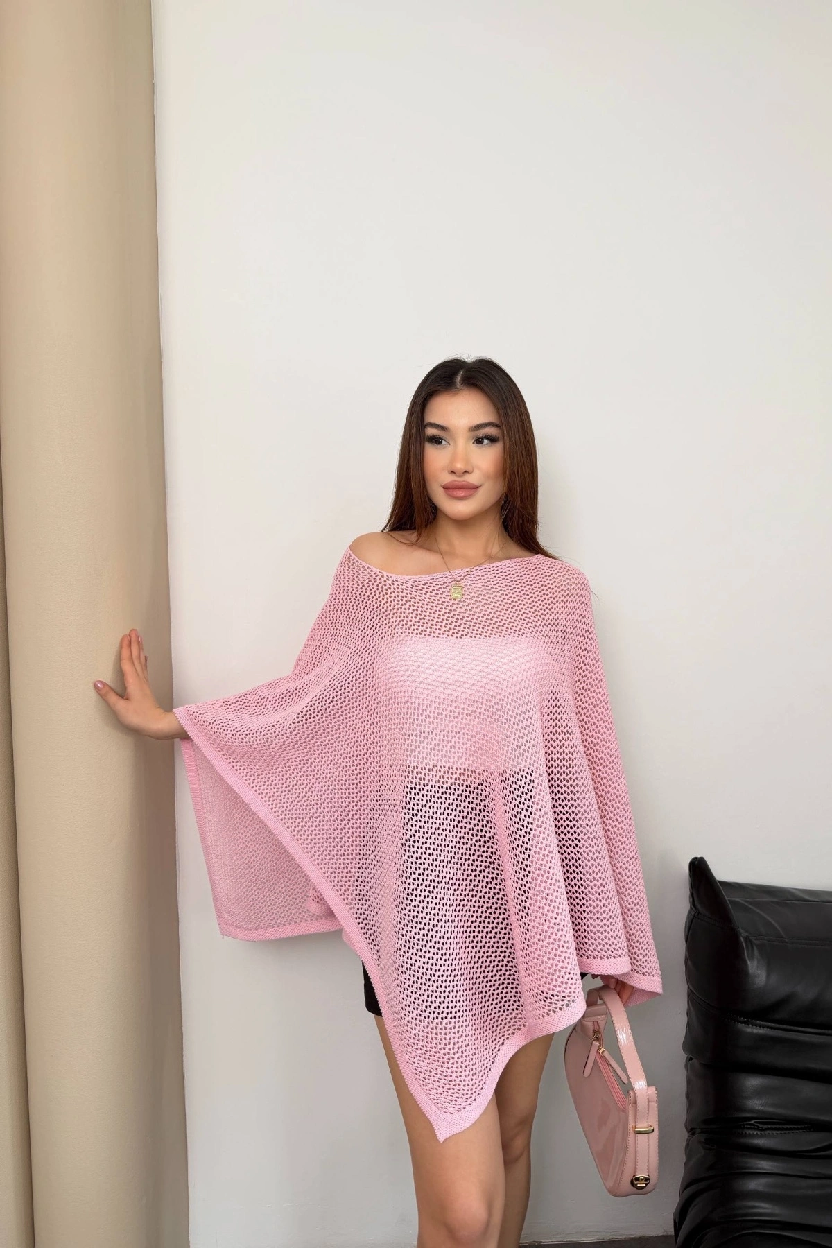 Kadın Şeker Pembe Kayık Madonna Yaka Panço Görünümlü Şık Oversize Yazlık Mevsimlik File Bluz