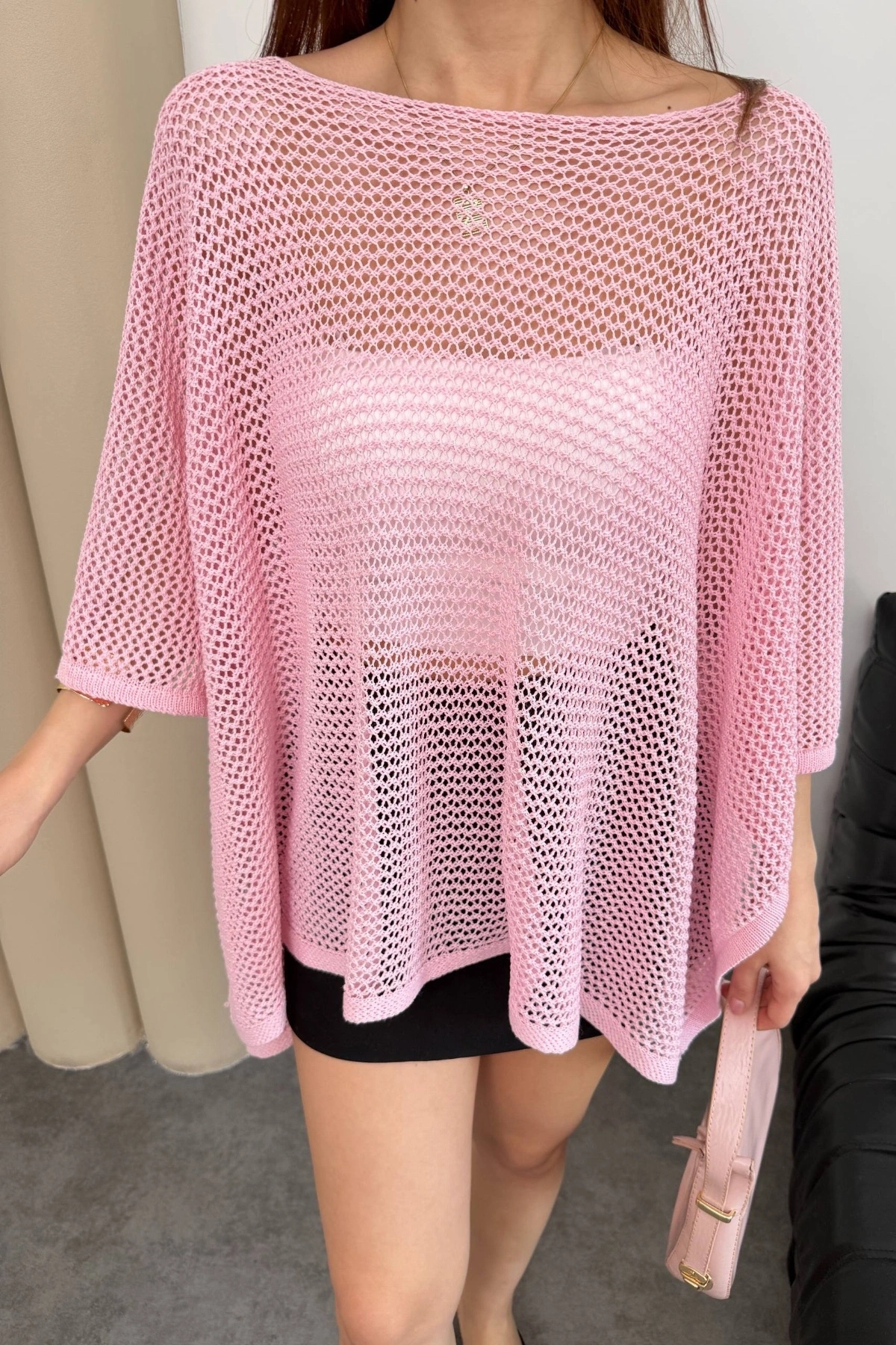 Kadın Şeker Pembe Kayık Madonna Yaka Panço Görünümlü Şık Oversize Yazlık Mevsimlik File Bluz