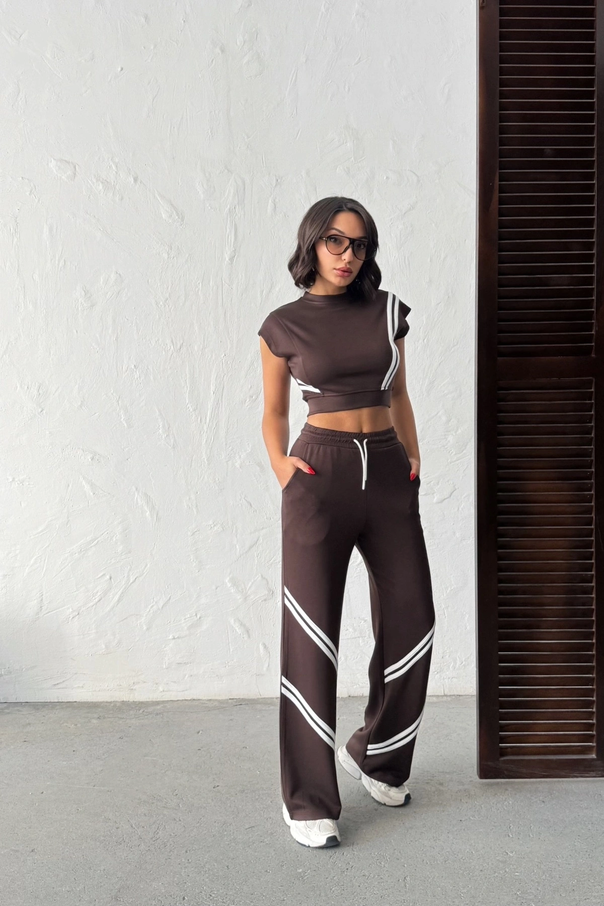 Kadın Kahverengi Şerit Detaylı Crop Bluz Yüksek Bel Bol Paça Pantolon Alt Üst İkili Takım