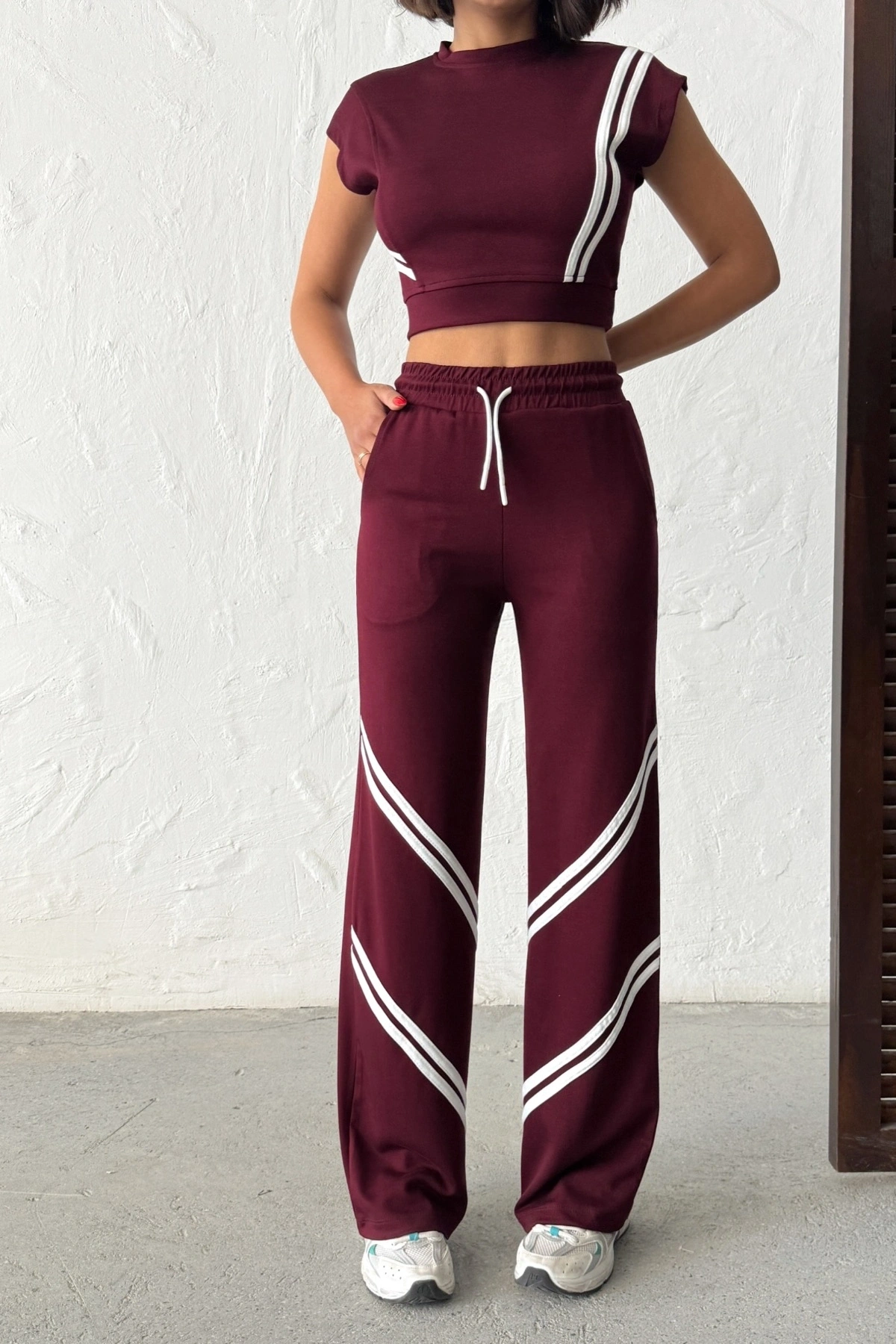 Kadın Kahverengi Şerit Detaylı Crop Bluz Yüksek Bel Bol Paça Pantolon Alt Üst İkili Takım