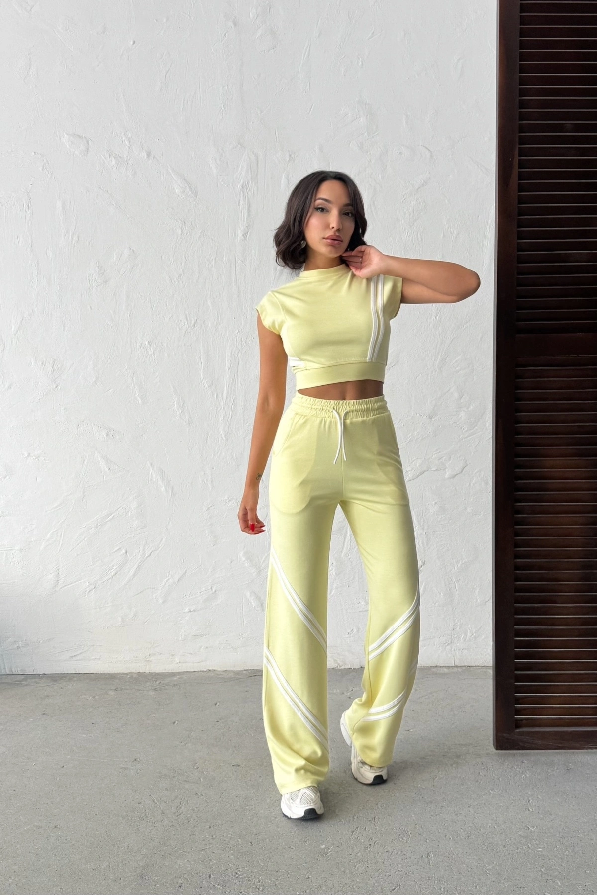 Kadın Yaz Sarısı Şerit Detaylı Crop Bluz Yüksek Bel Bol Paça Pantolon Alt Üst İkili Takım