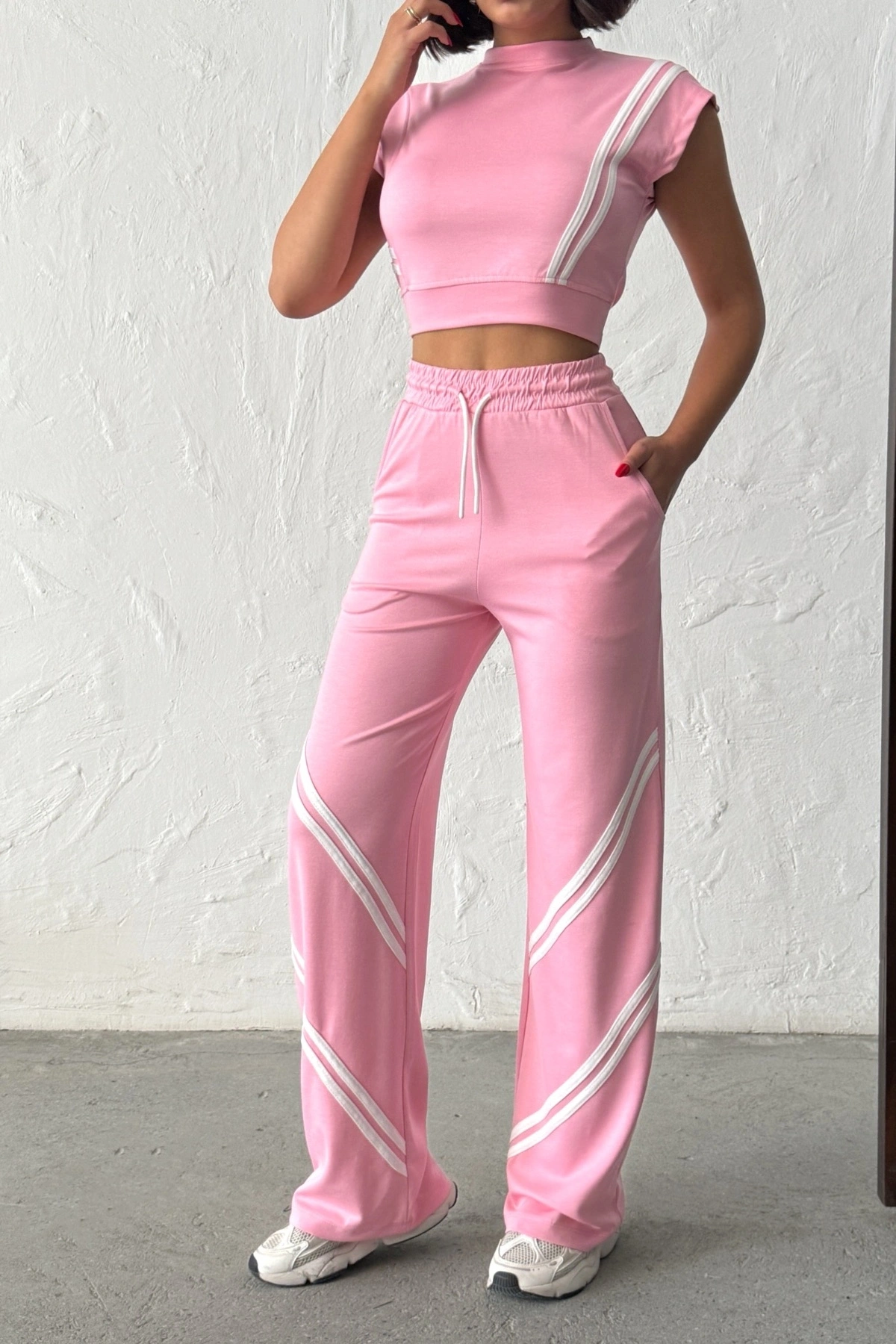 Kadın Pembe Şerit Detaylı Crop Bluz Yüksek Bel Bol Paça Pantolon Alt Üst İkili Takım