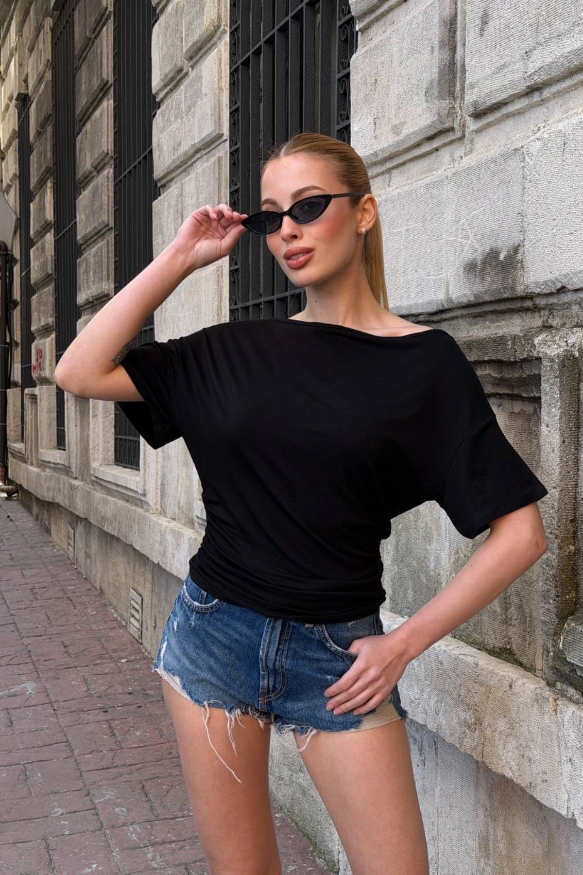 Kadın Siyah Kayık Madonna Yaka Likralı Lüx Kalite Şık Esnek Bluz