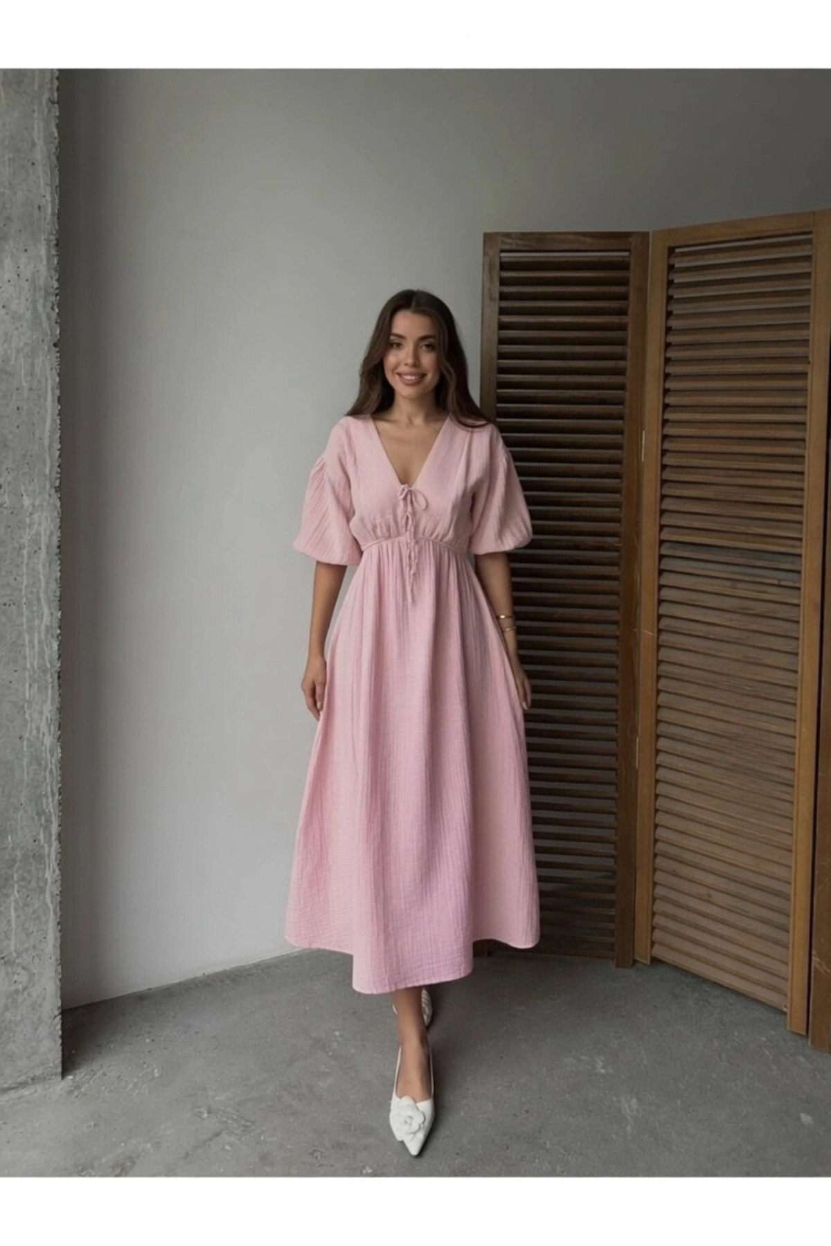 Kadın V Yaka Pembe Müslin Kumaş Kısa Kol Elbise