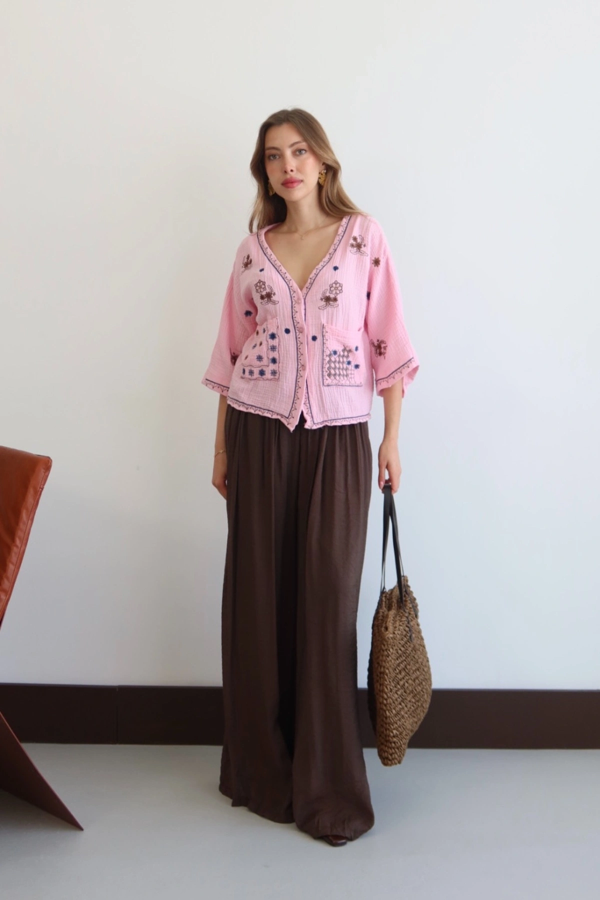 Kadın Pembe Etnik Nakış İşlemeli Cep Detaylı  Düğmeli Yazlık Bohem Müslin Gömlek Kimono