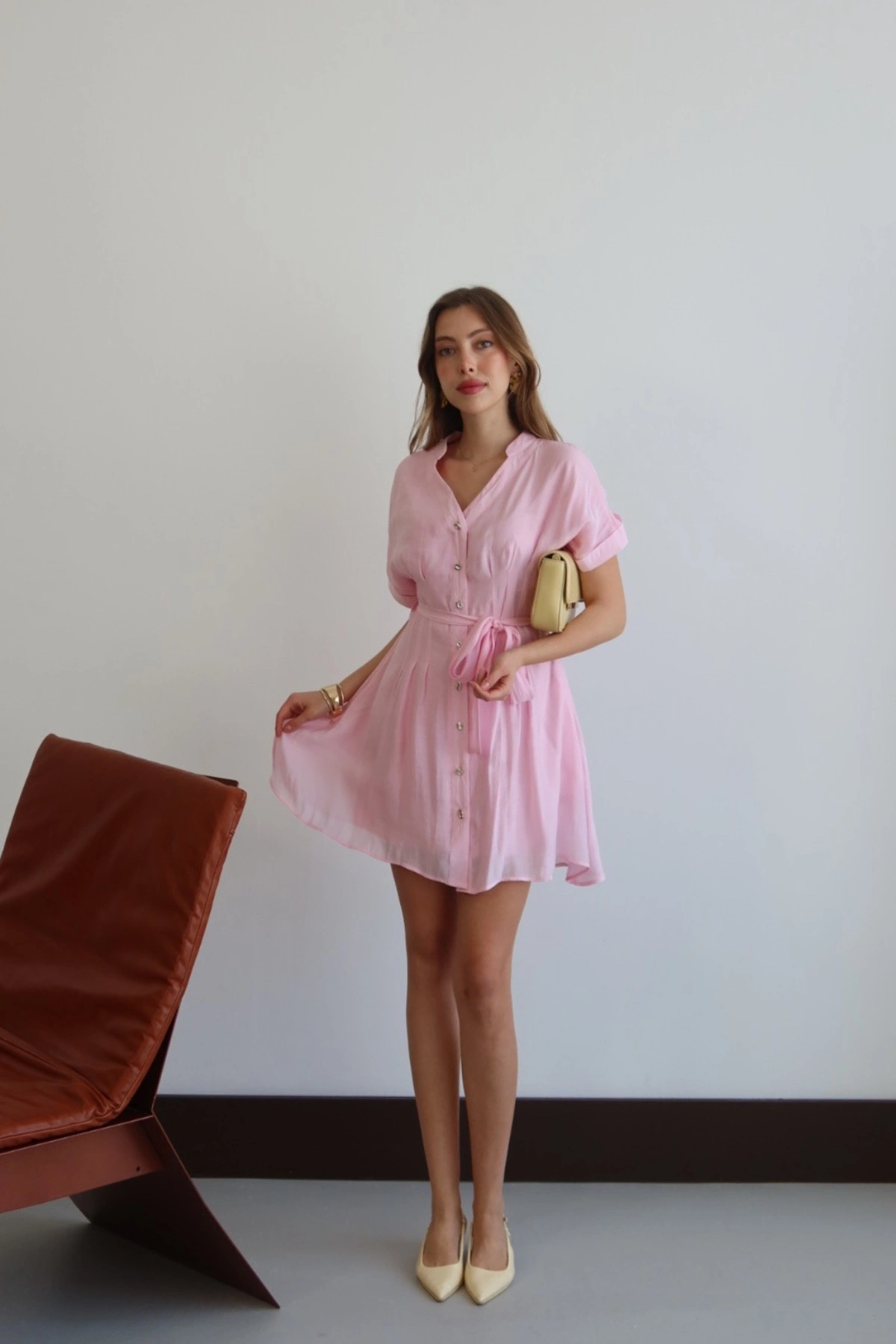 Kadın Şeker Pembe V Yaka Kuşak Detaylı Şık düğmeli Premium Kalite Astarlı Yazlık Mini Gömlek Elbise