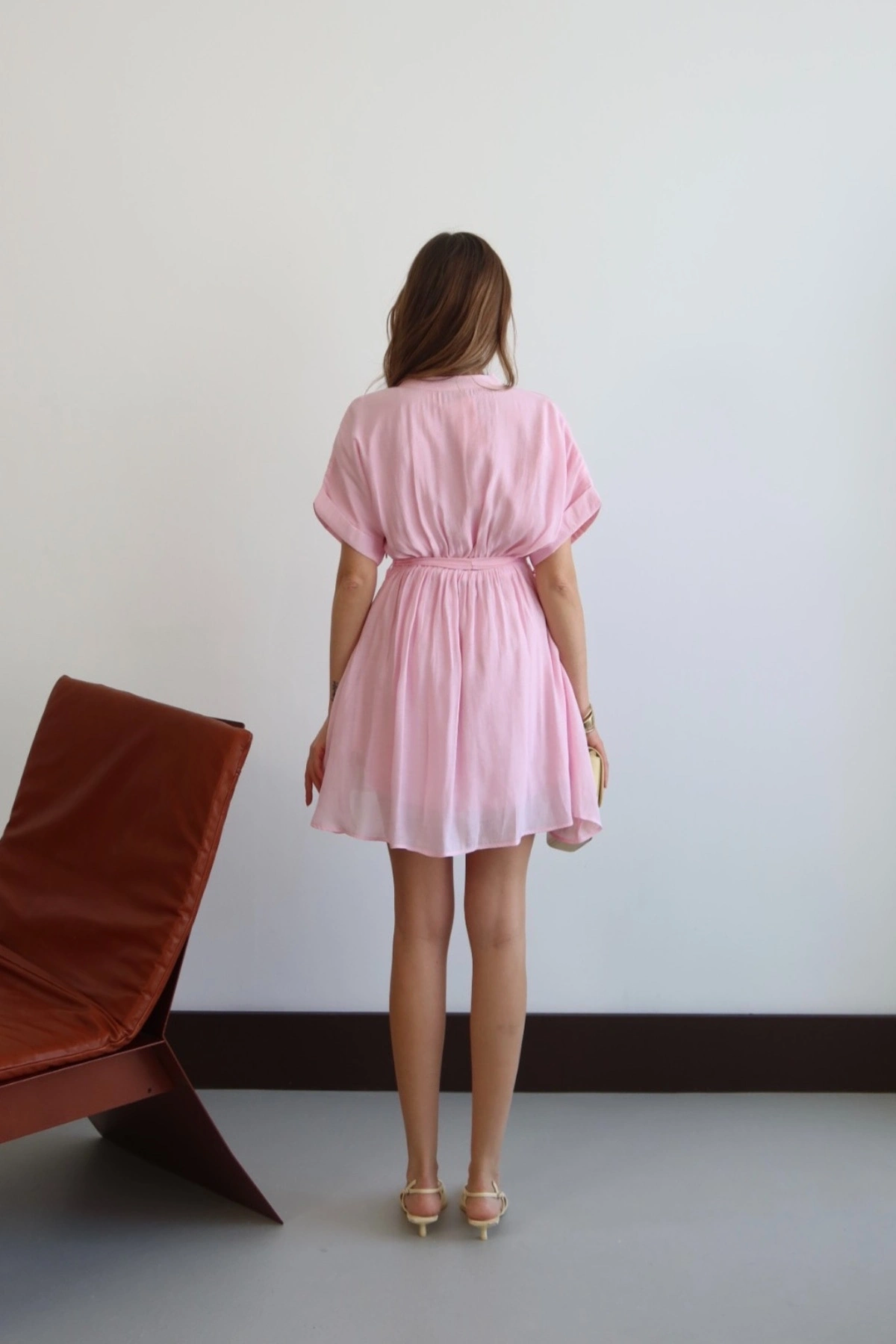 Kadın Şeker Pembe V Yaka Kuşak Detaylı Şık düğmeli Premium Kalite Astarlı Yazlık Mini Gömlek Elbise