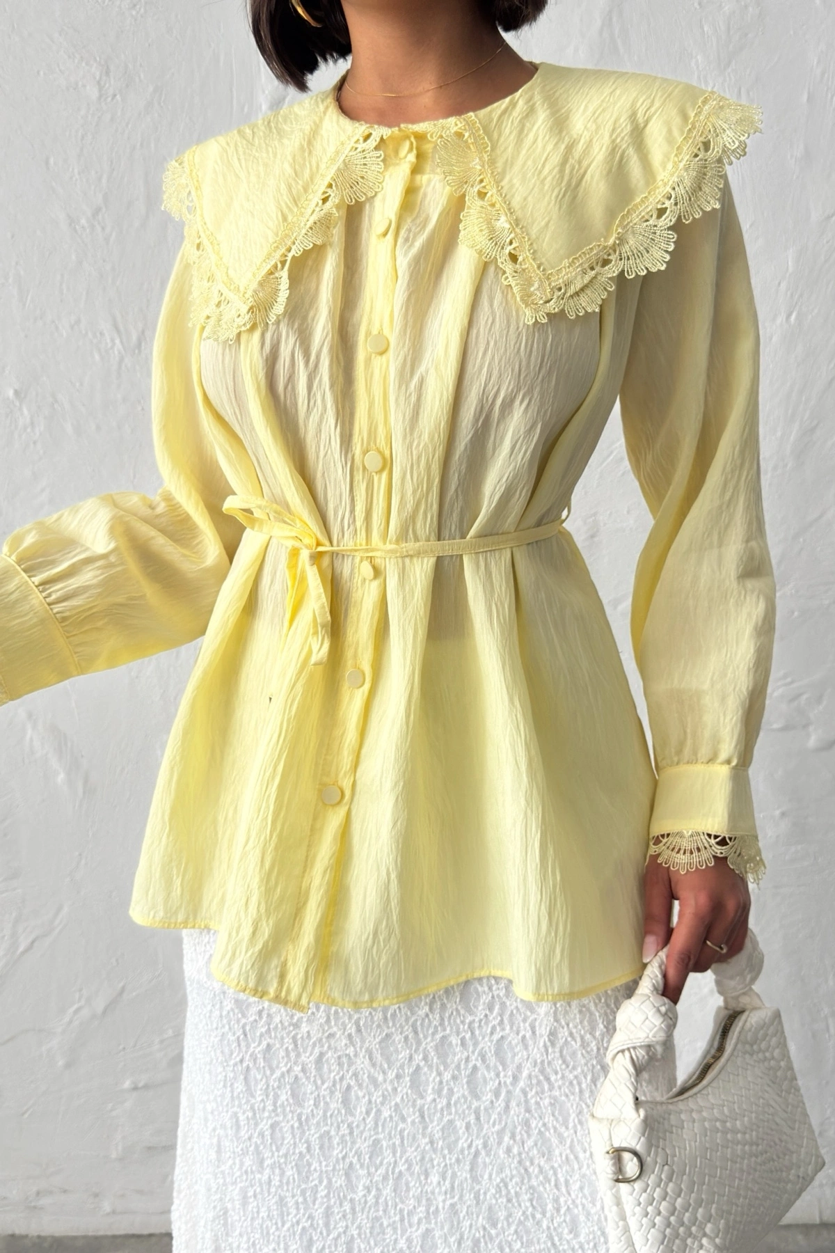Kadın Yaz Sarısı Vintage Bebe Yaka Dantelli Kuşaklı Yazlık Uzun Kol Gömlek Tunik